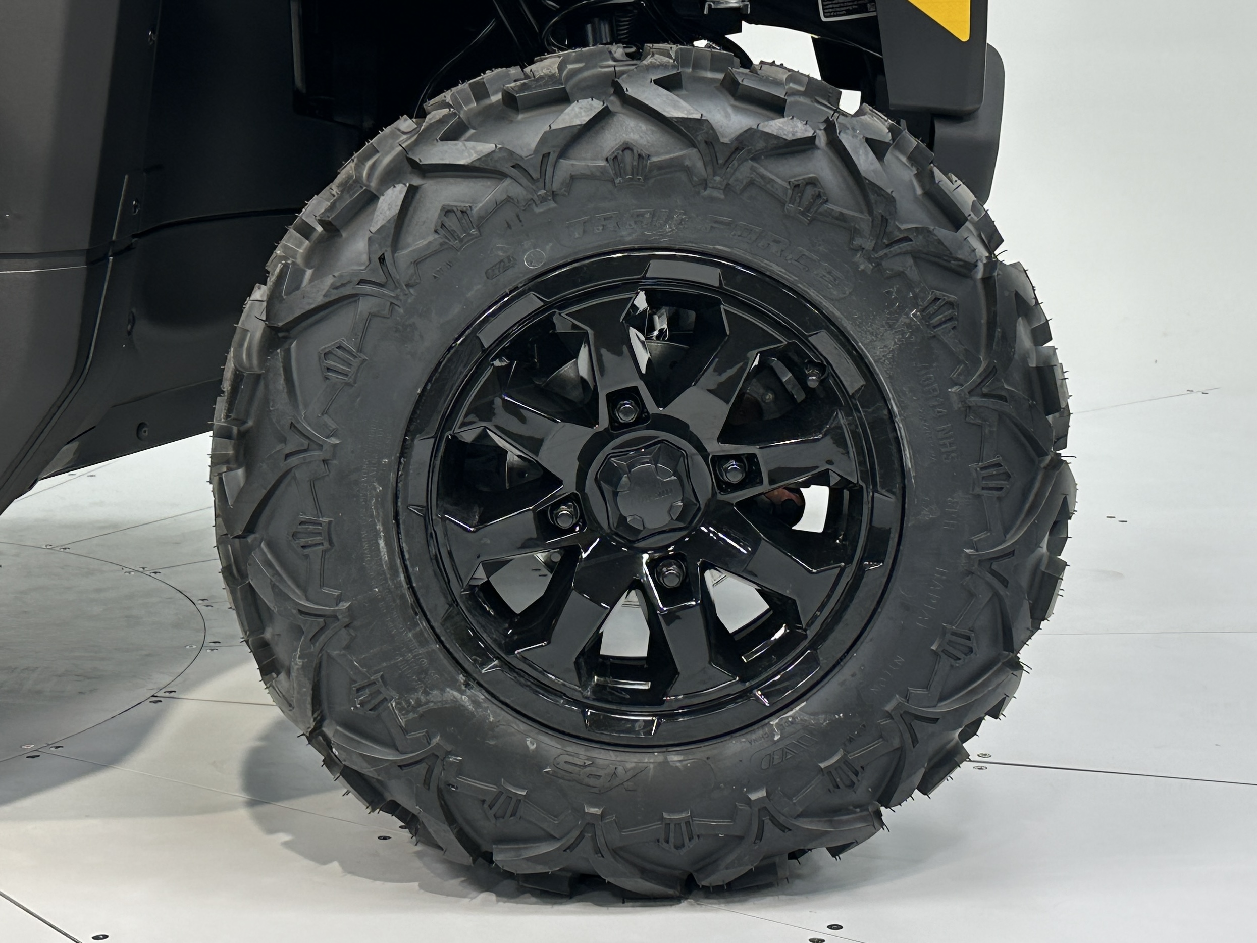 2025 Can-Am Defender DPS HD9 - Photo 12