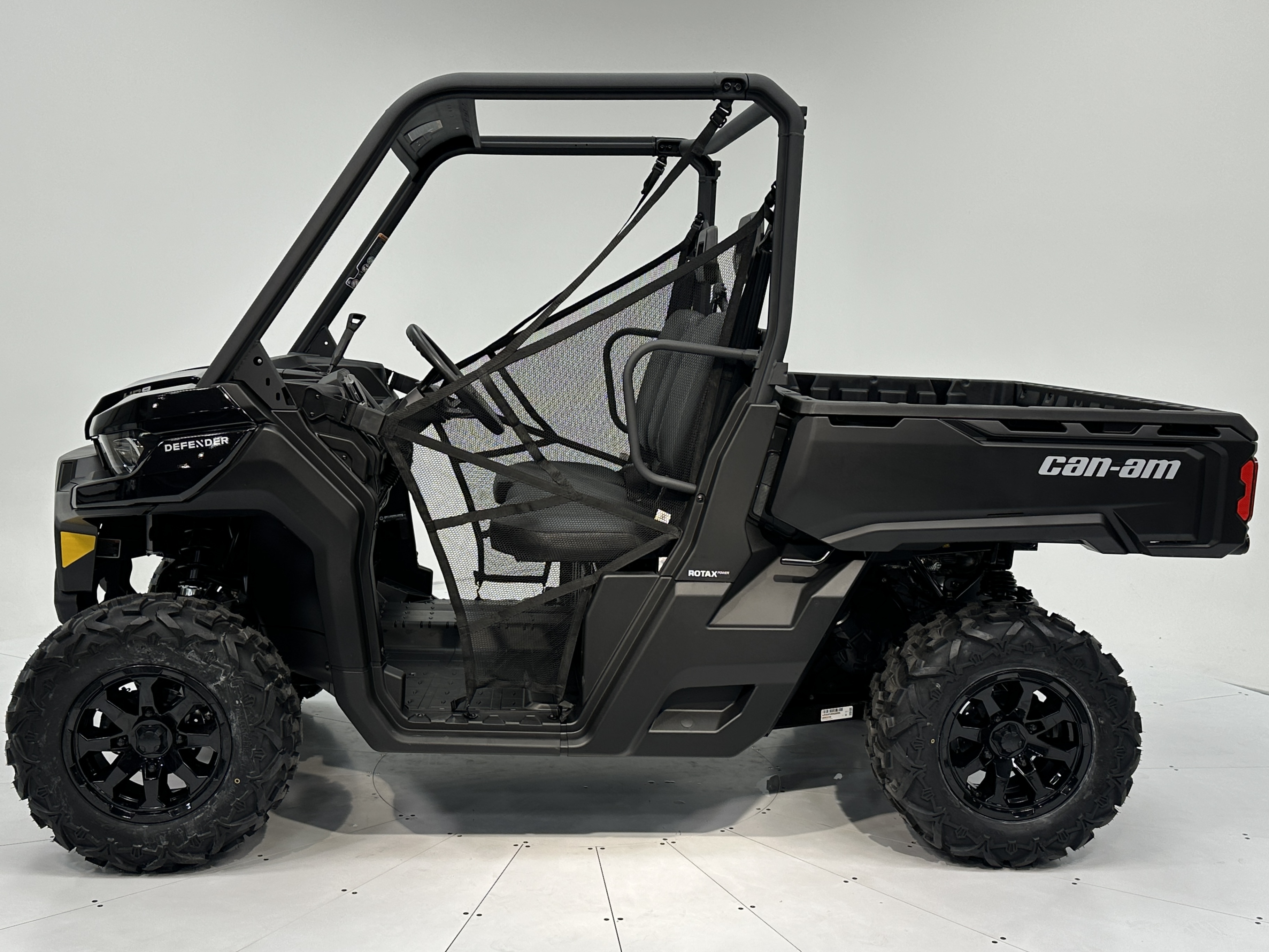2025 Can-Am Defender DPS HD9 - Photo 3