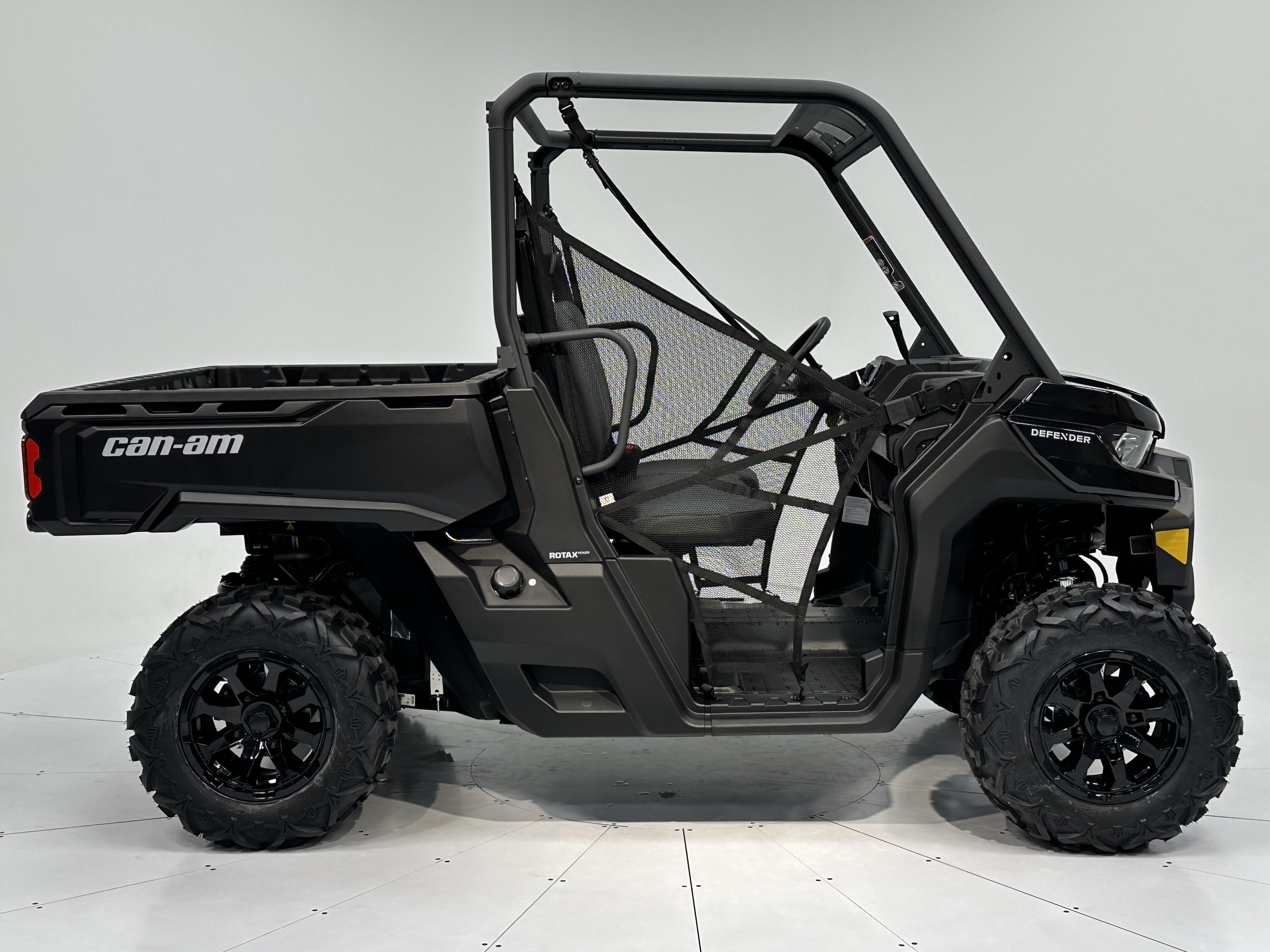 2025 Can-Am Defender DPS HD9