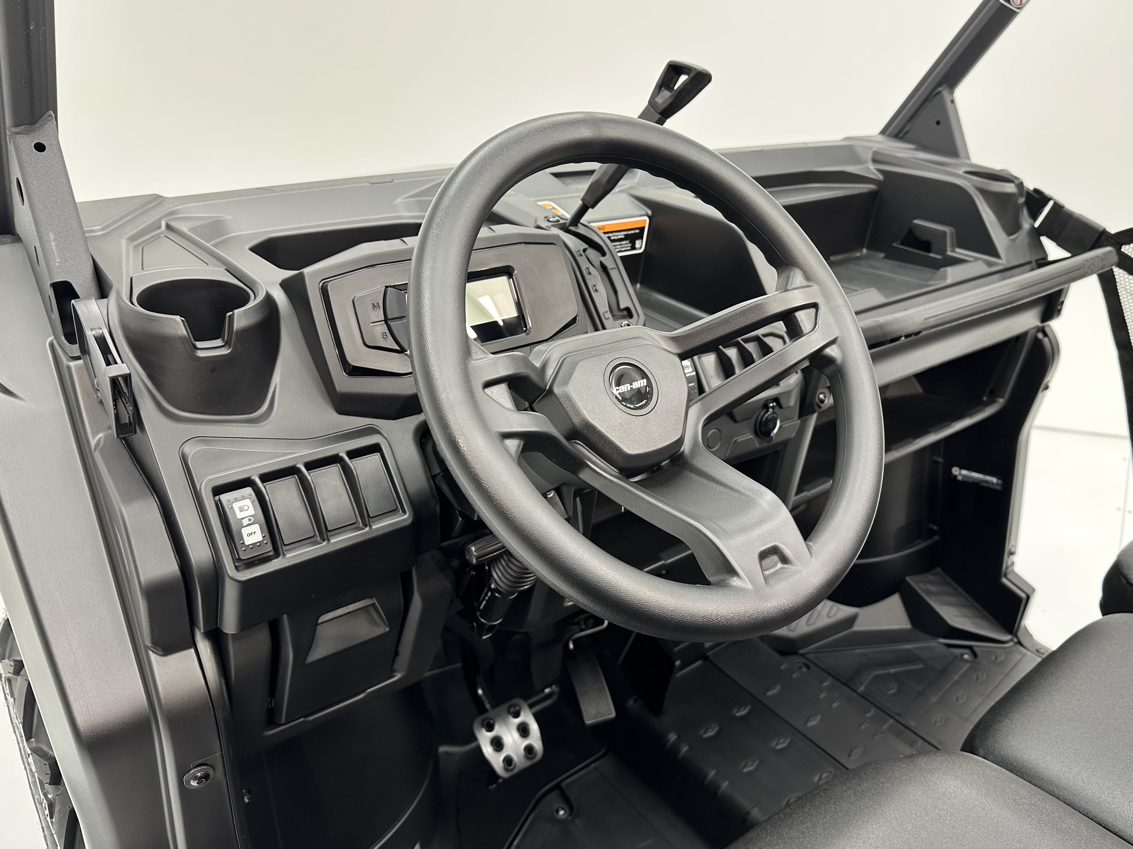 2025 Can-Am Defender DPS HD9 - Photo 5