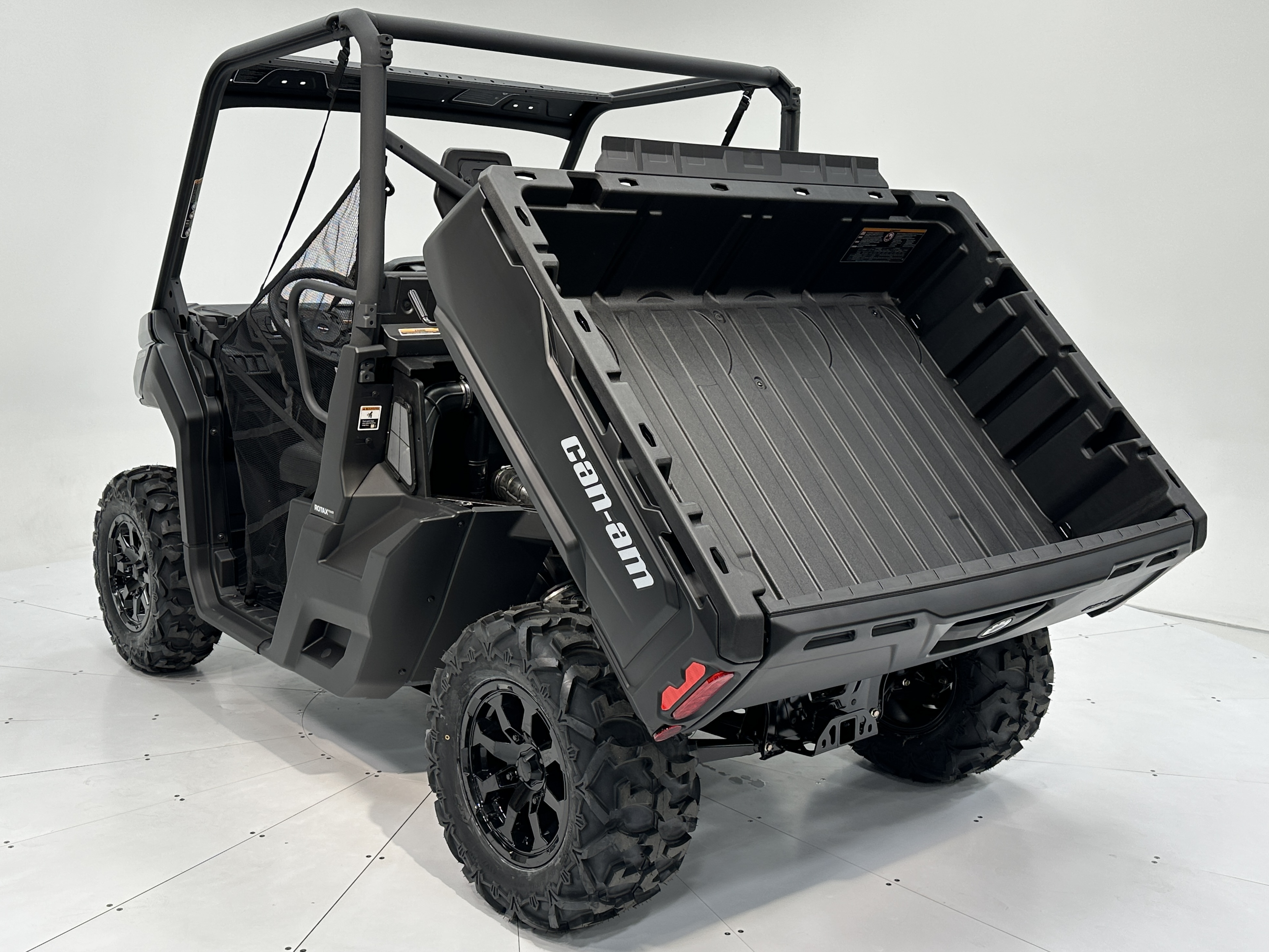 2025 Can-Am Defender DPS HD9 - Photo 11