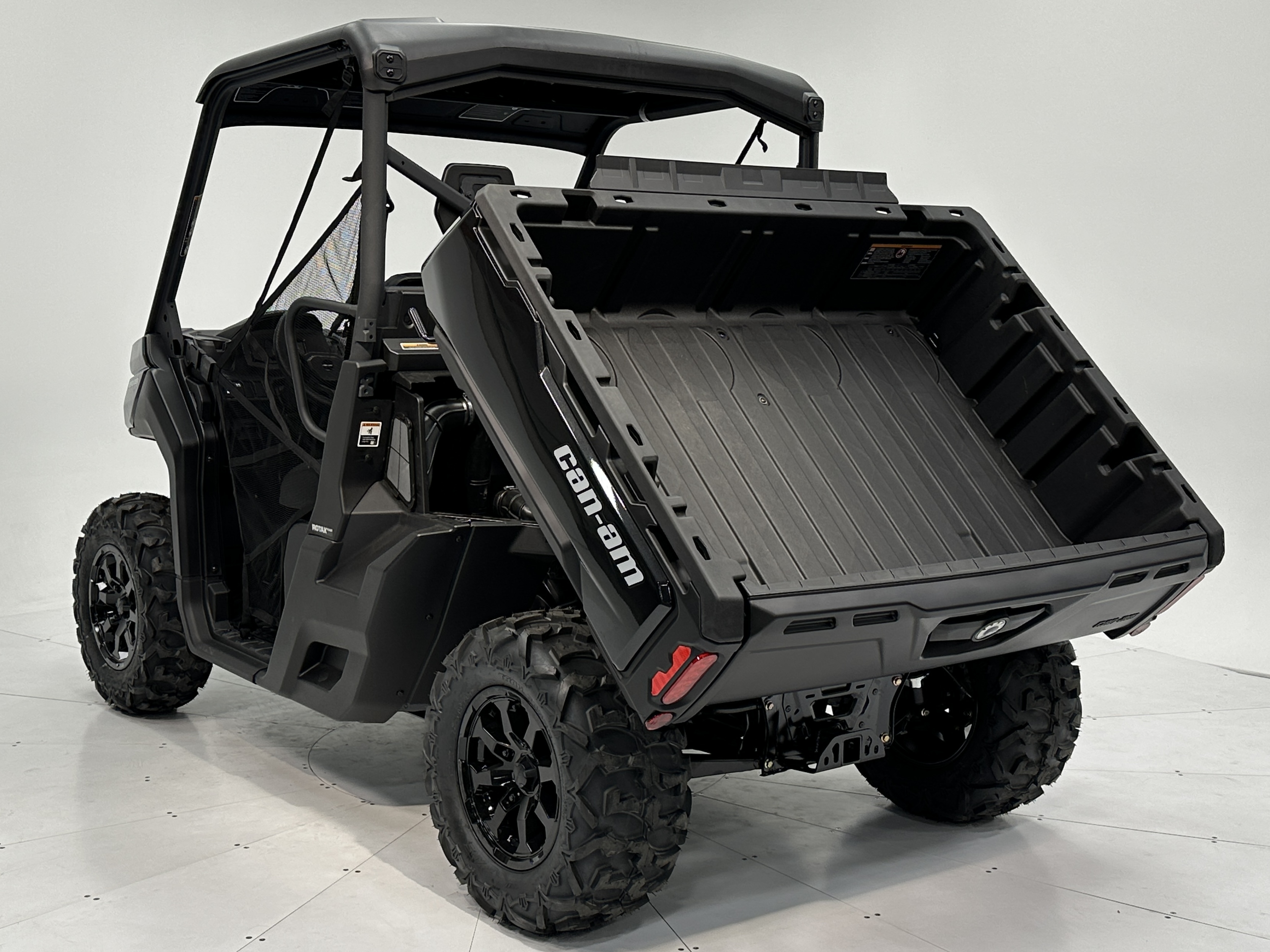 2025 Can-Am Defender XT HD9 - Photo 14