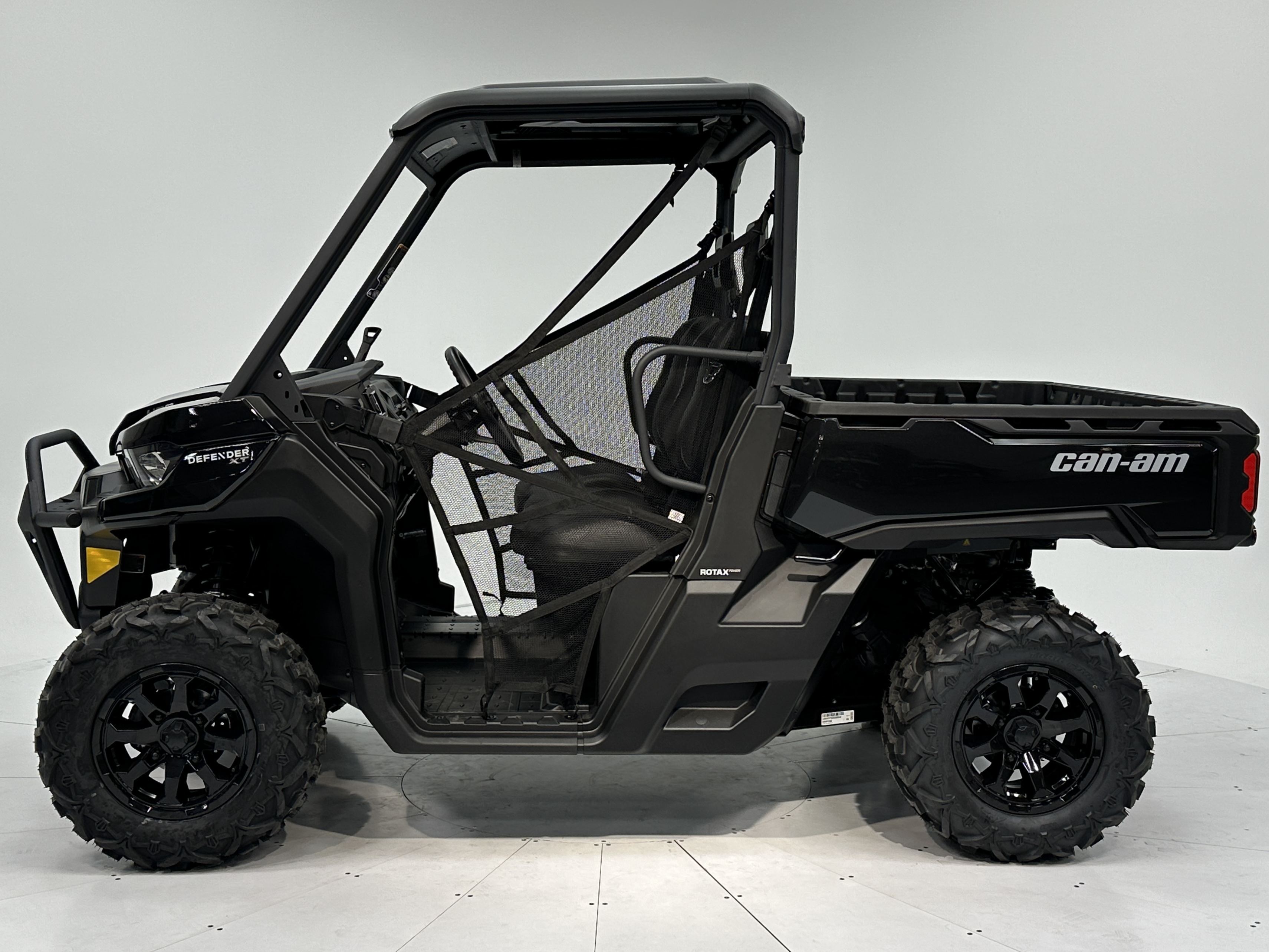 2025 Can-Am Defender XT HD9 - Photo 3