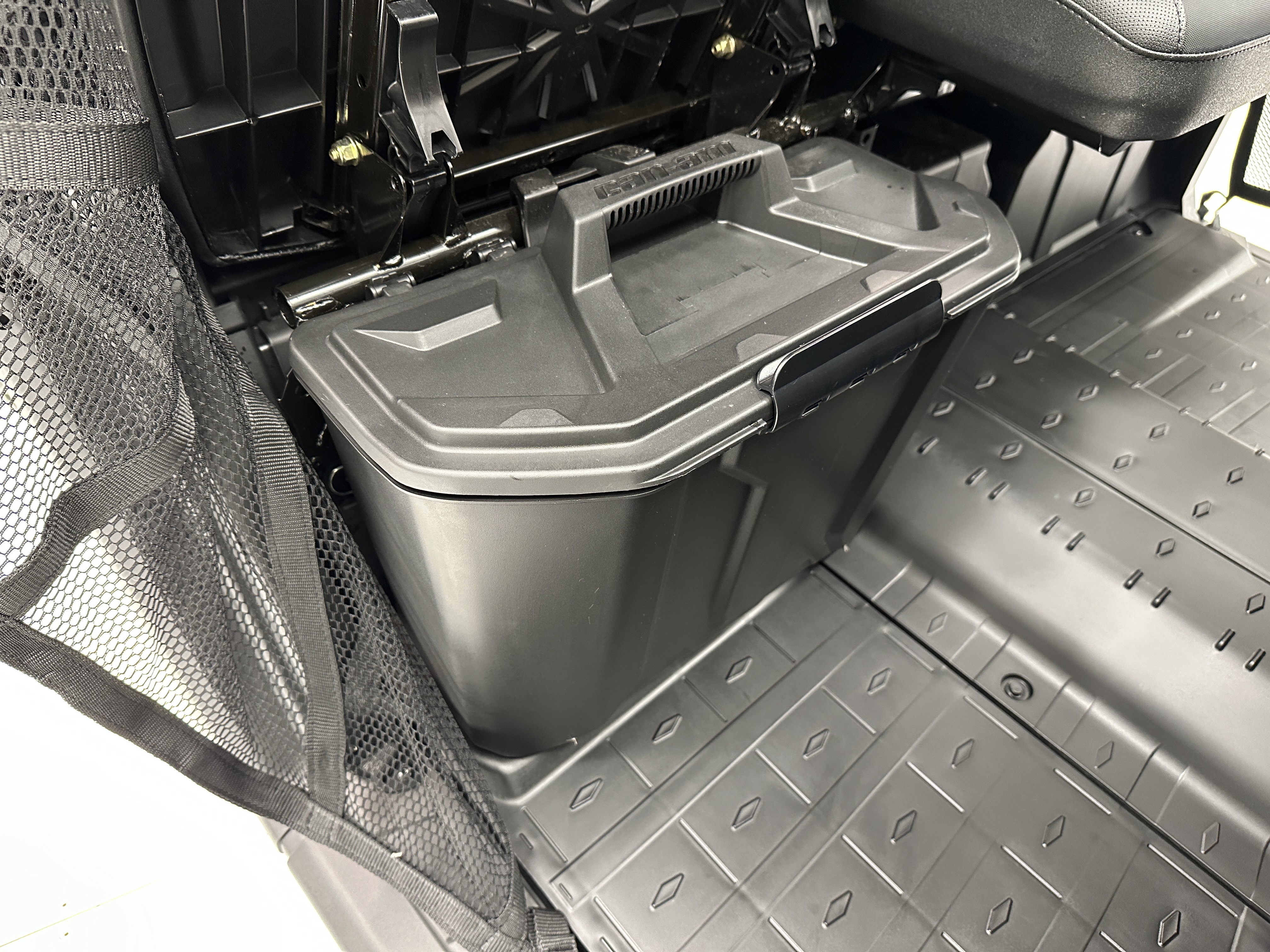 2025 Can-Am Defender XT HD9 - Photo 12