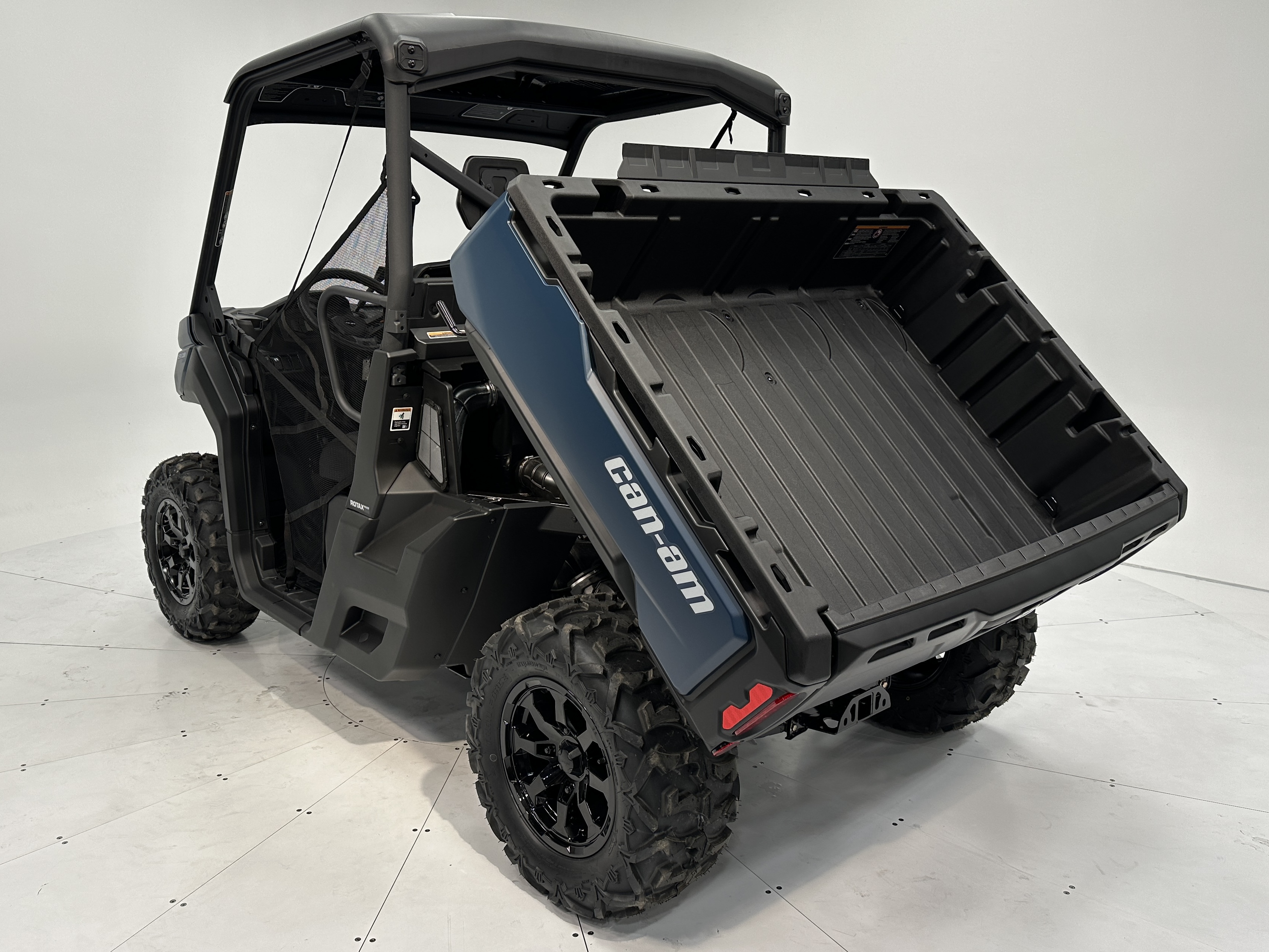 2025 Can-Am Defender XT HD9 - Photo 14