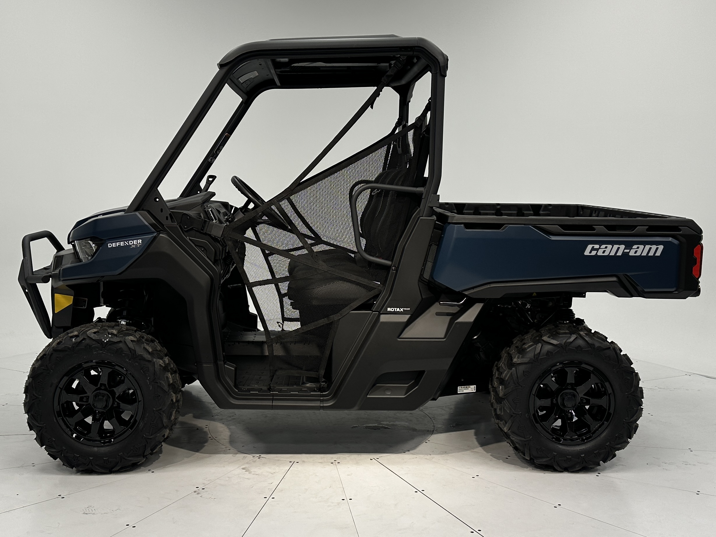 2025 Can-Am Defender XT HD9 - Photo 3