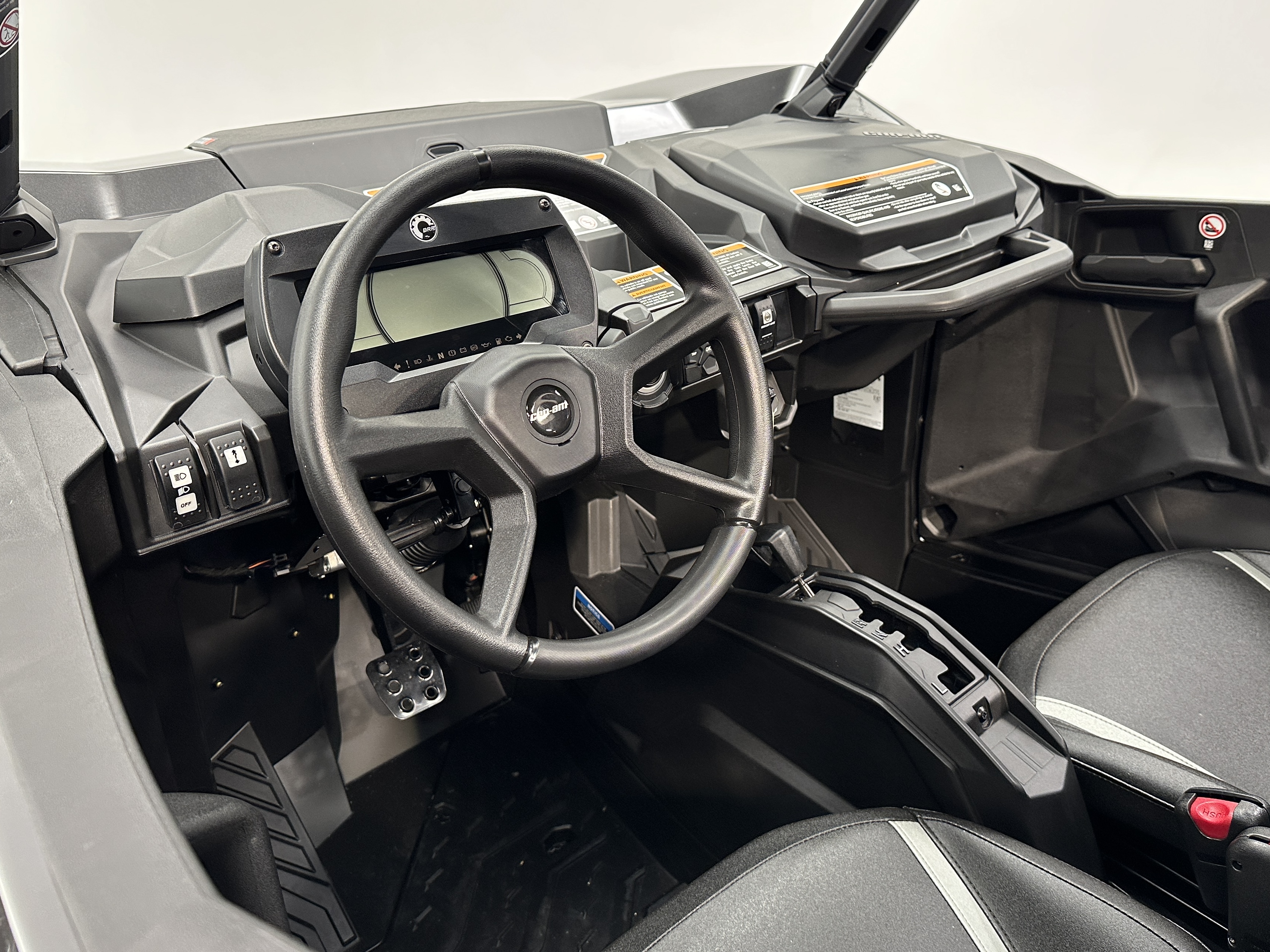 2025 Can-Am Commander XT 1000R - Photo 5