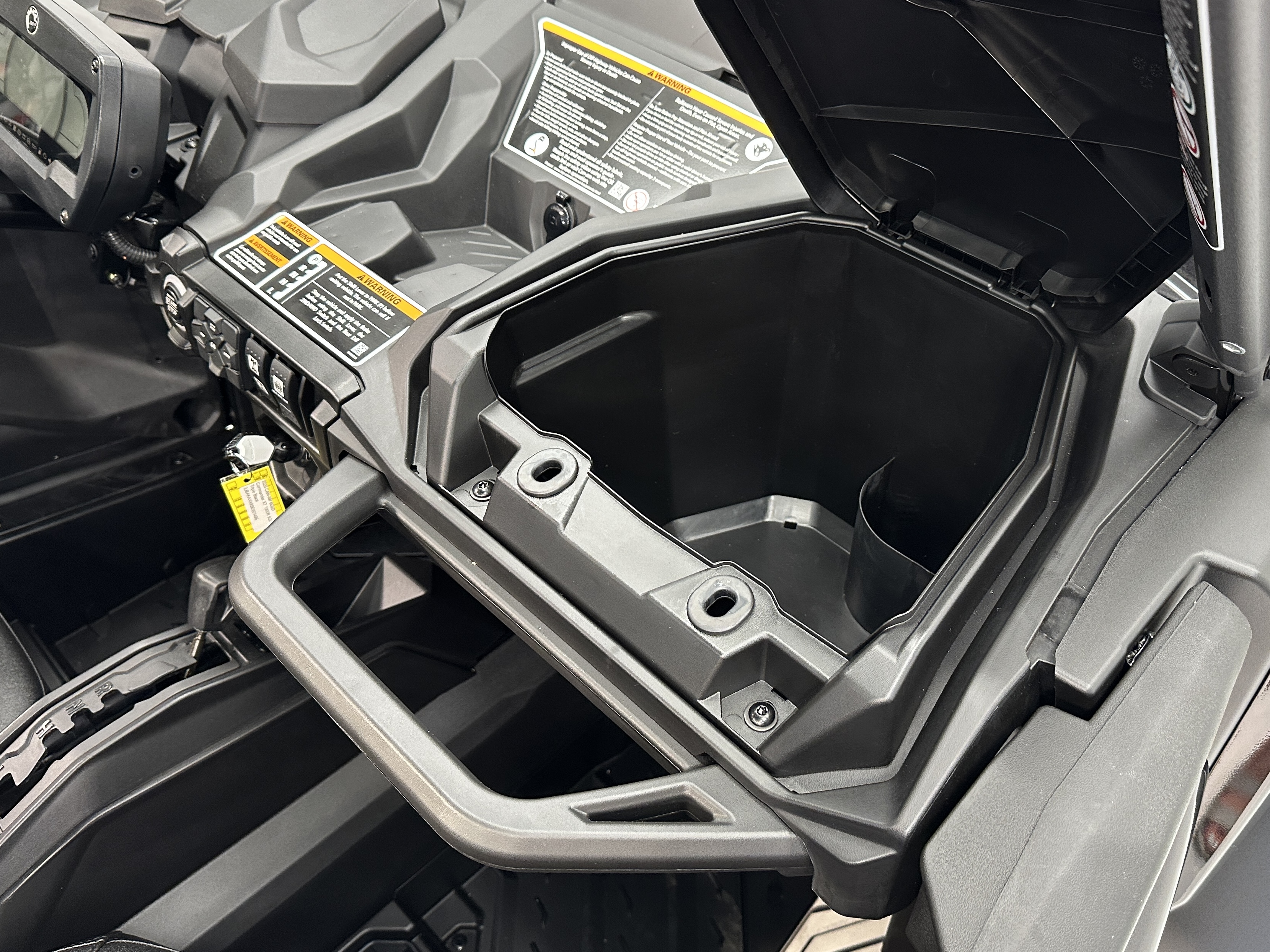 2025 Can-Am Commander XT 1000R - Photo 12