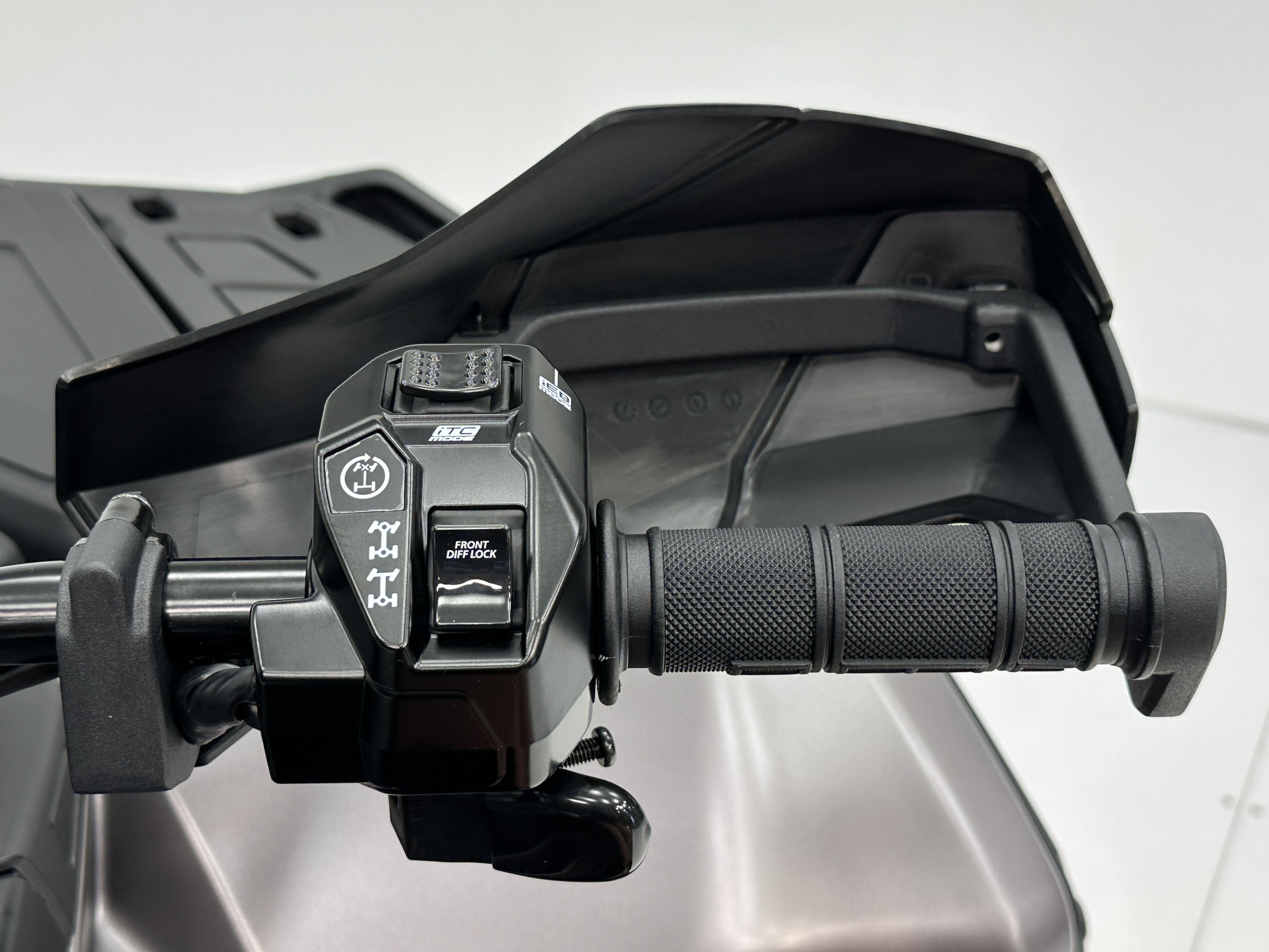 2025 Can-Am Outlander MAX XT 1000R - Photo 8