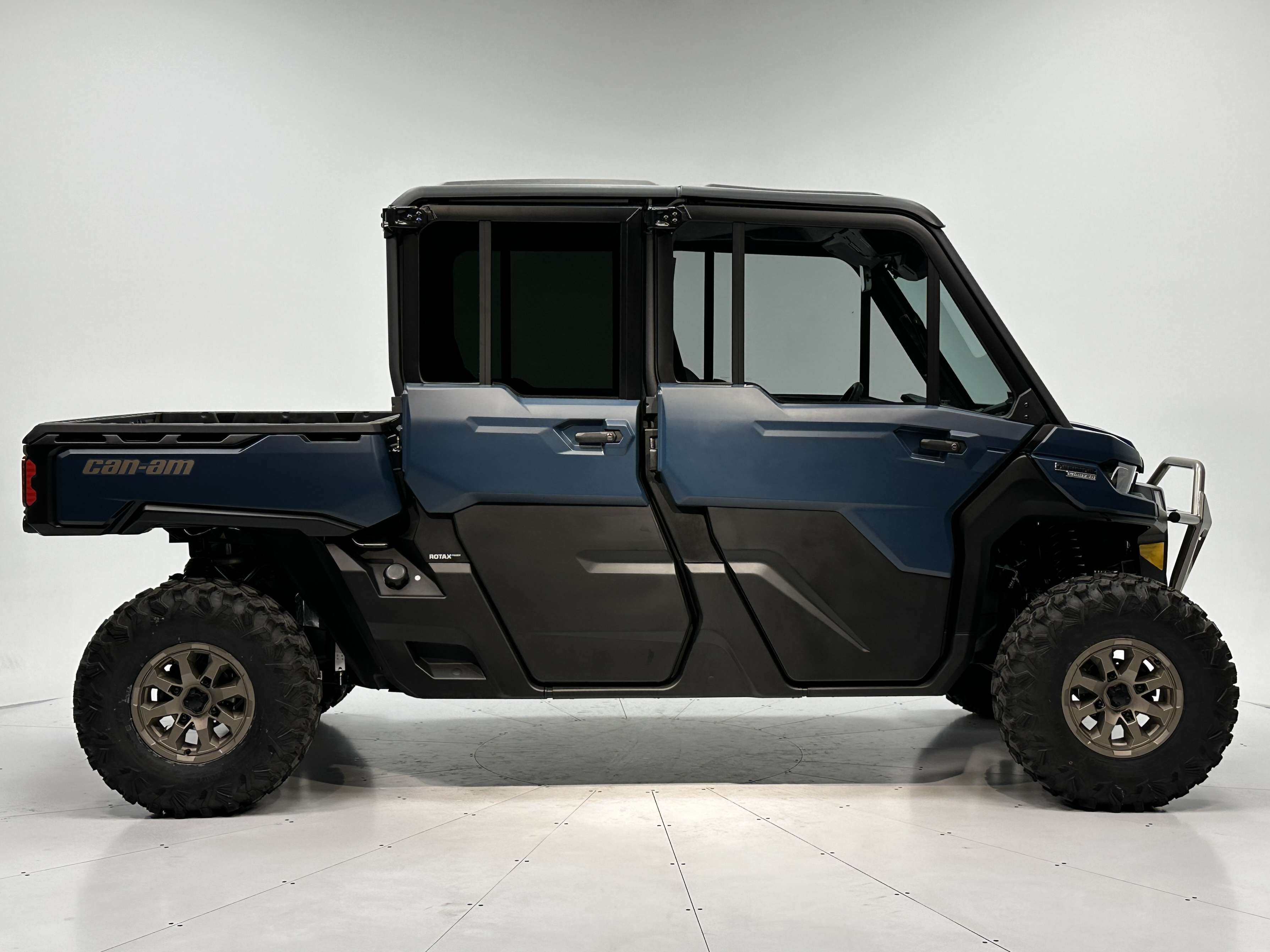 2025 Can-Am Defender MAX LIMITED CAB HD10