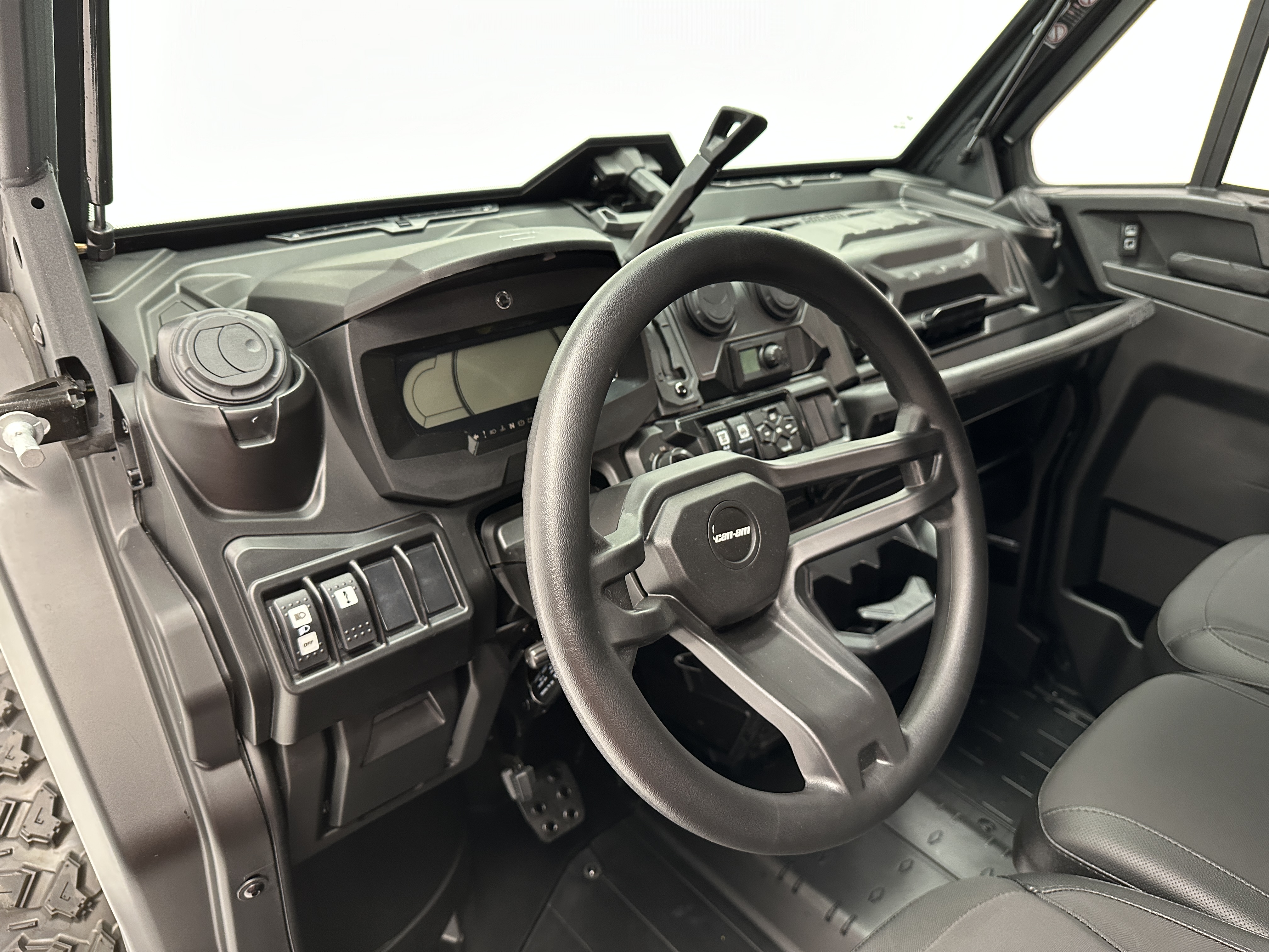 2025 Can-Am Defender MAX LIMITED CAB HD10 - Photo 5