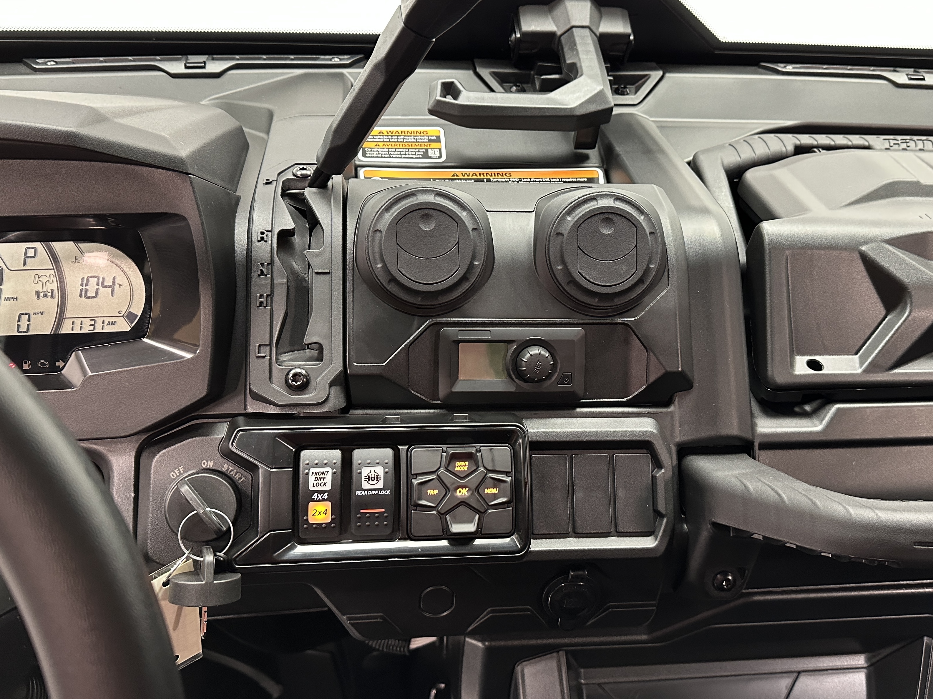 2025 Can-Am Defender MAX LIMITED CAB HD10 - Photo 8