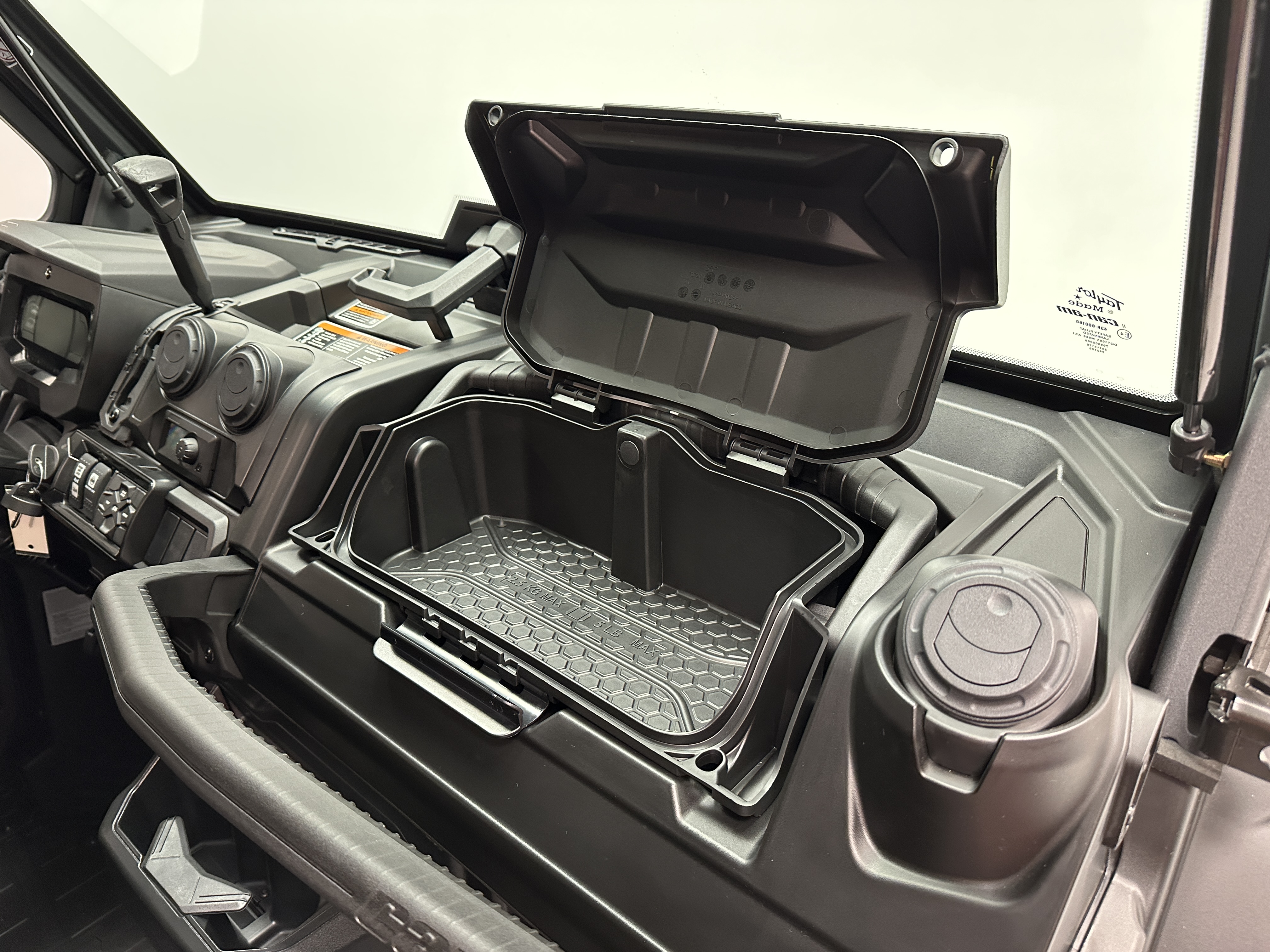 2025 Can-Am Defender MAX LIMITED CAB HD10 - Photo 11