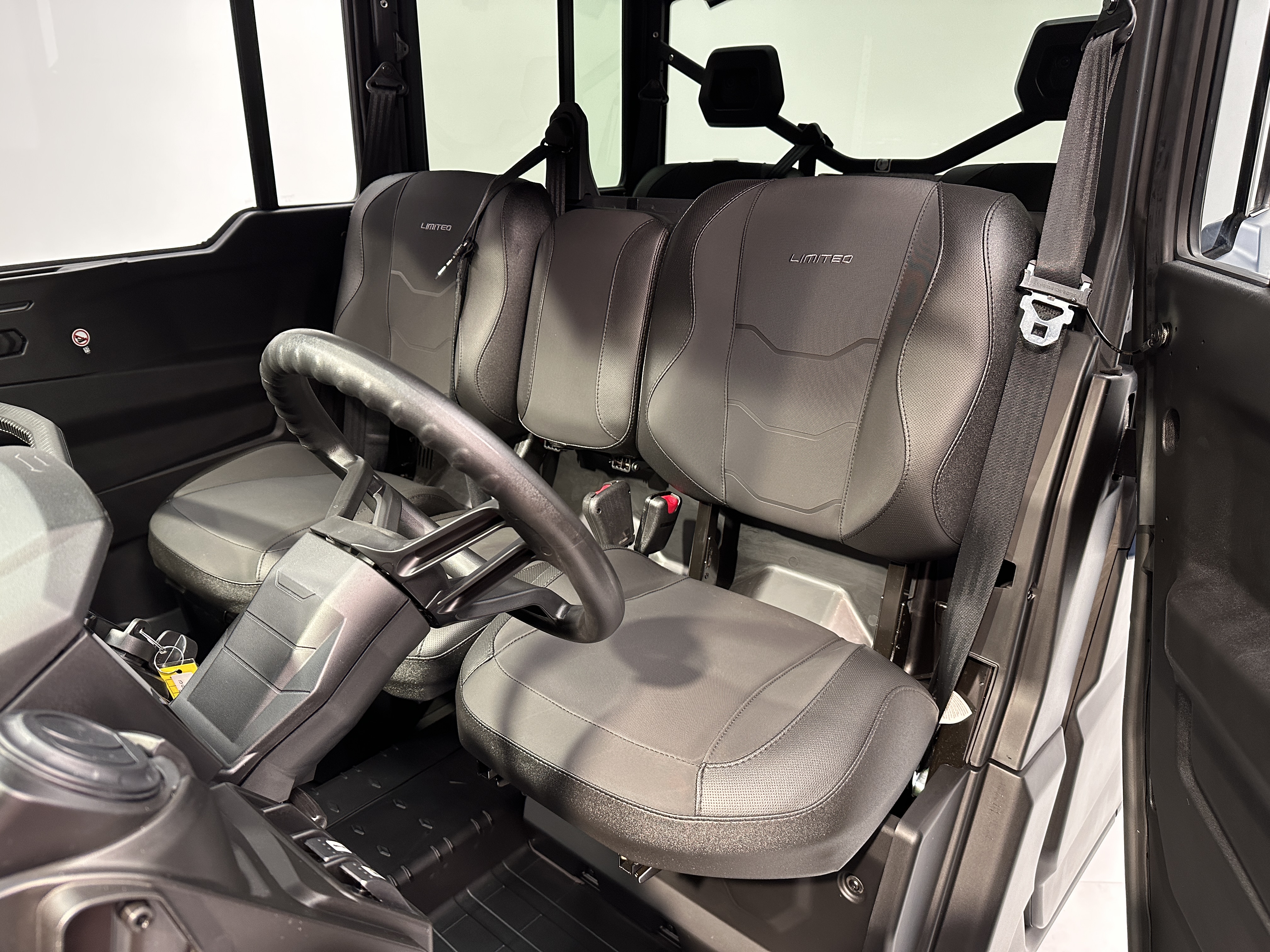 2025 Can-Am Defender MAX LIMITED CAB HD10 - Photo 13