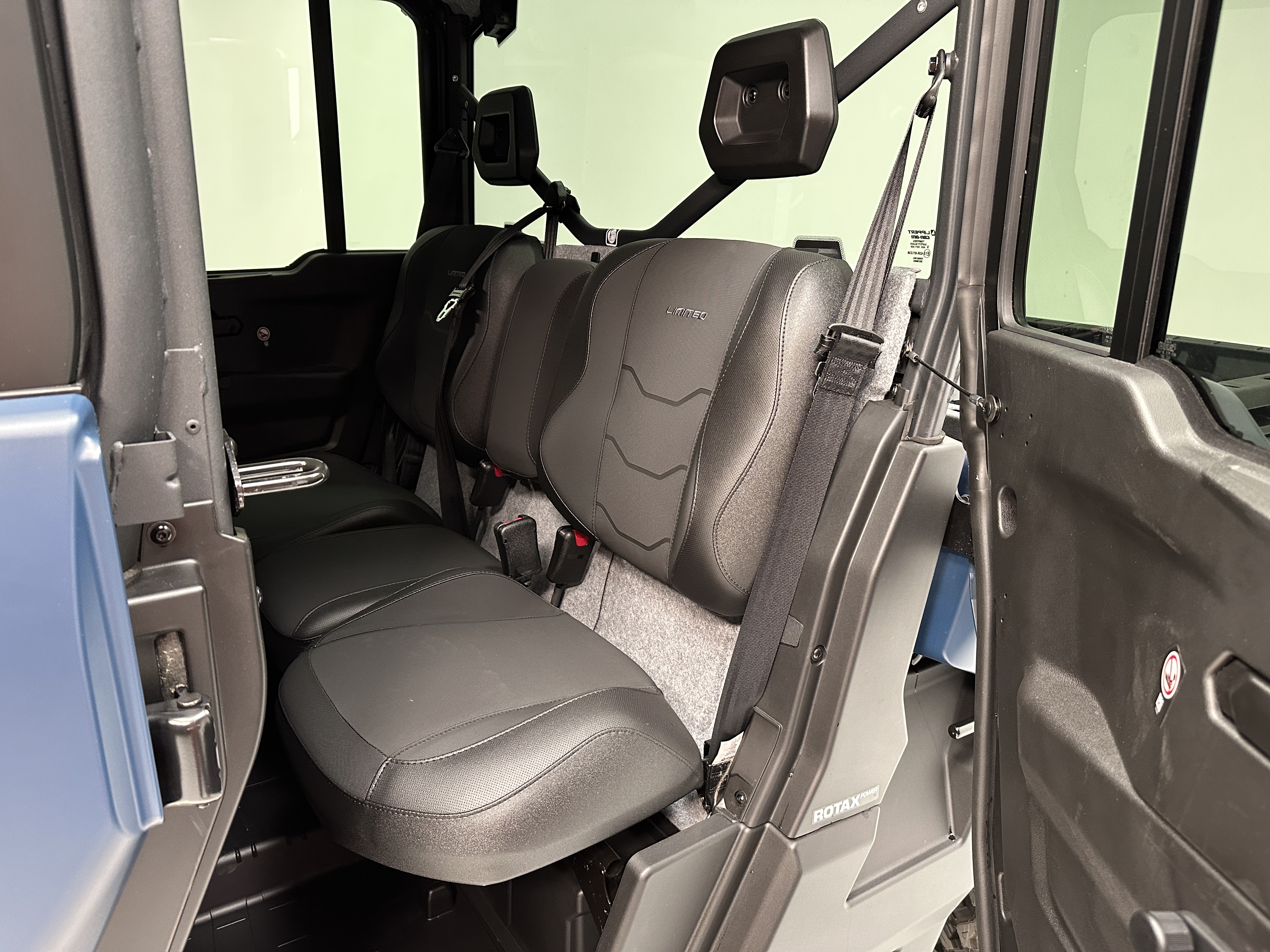 2025 Can-Am Defender MAX LIMITED CAB HD10 - Photo 14