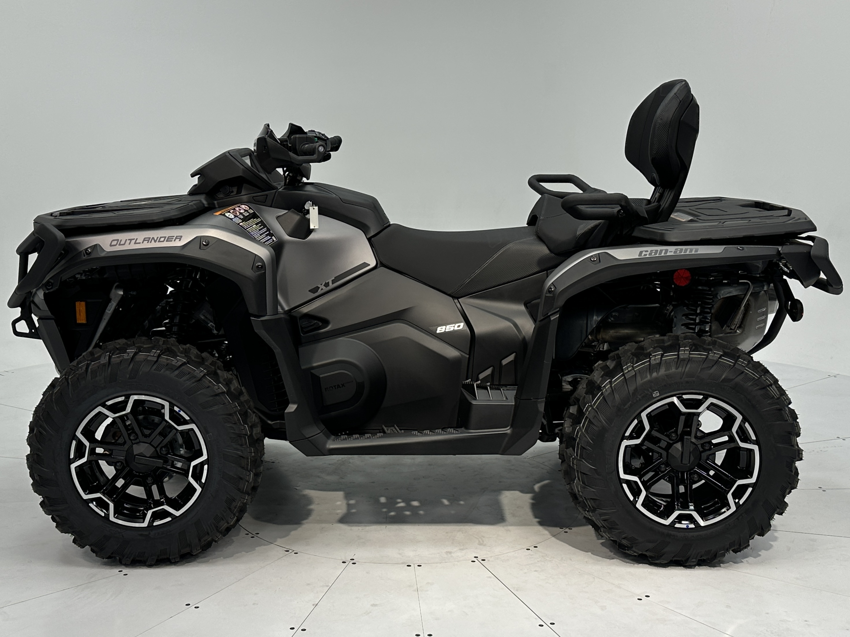 2026 Can-Am Outlander MAX XT 850 - Photo 3