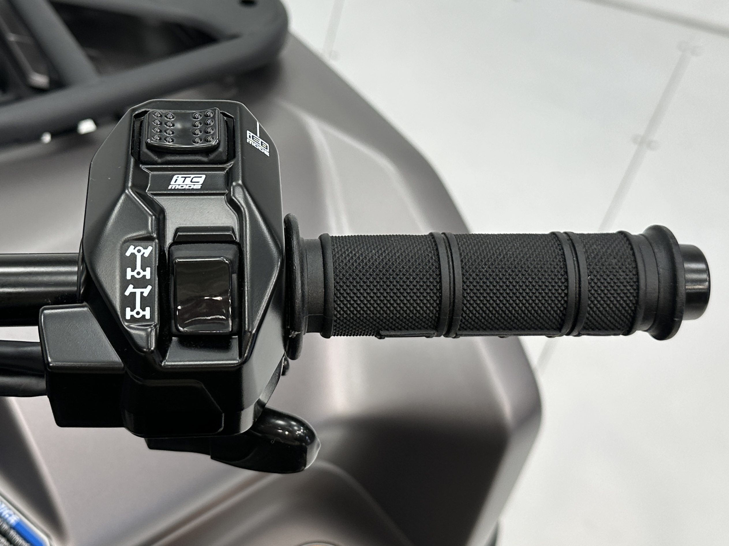 2025 Can-Am Outlander MAX XT 700 - Photo 8