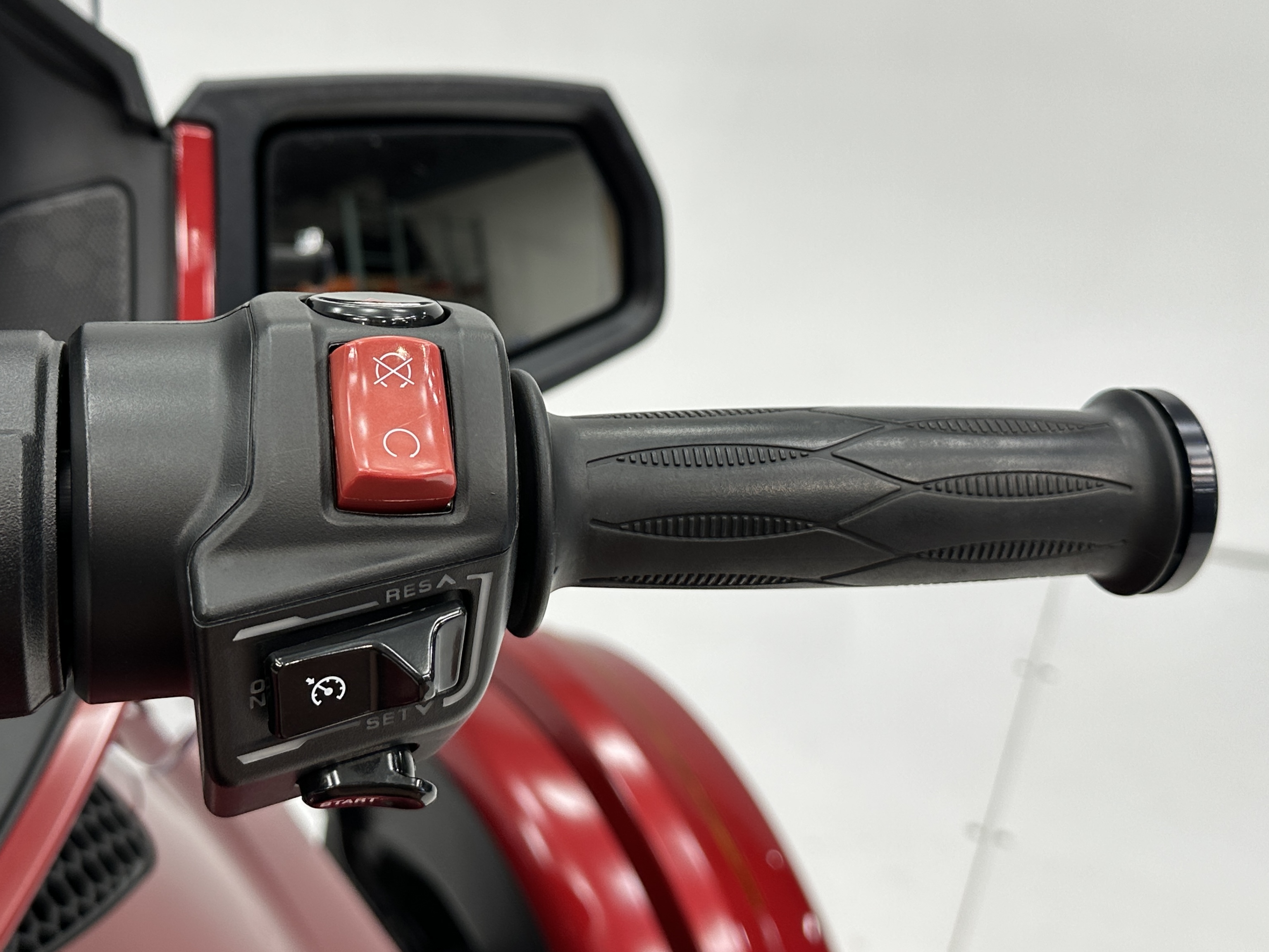 2016 Can-Am Spyder® RT-S SE6 - Photo 9