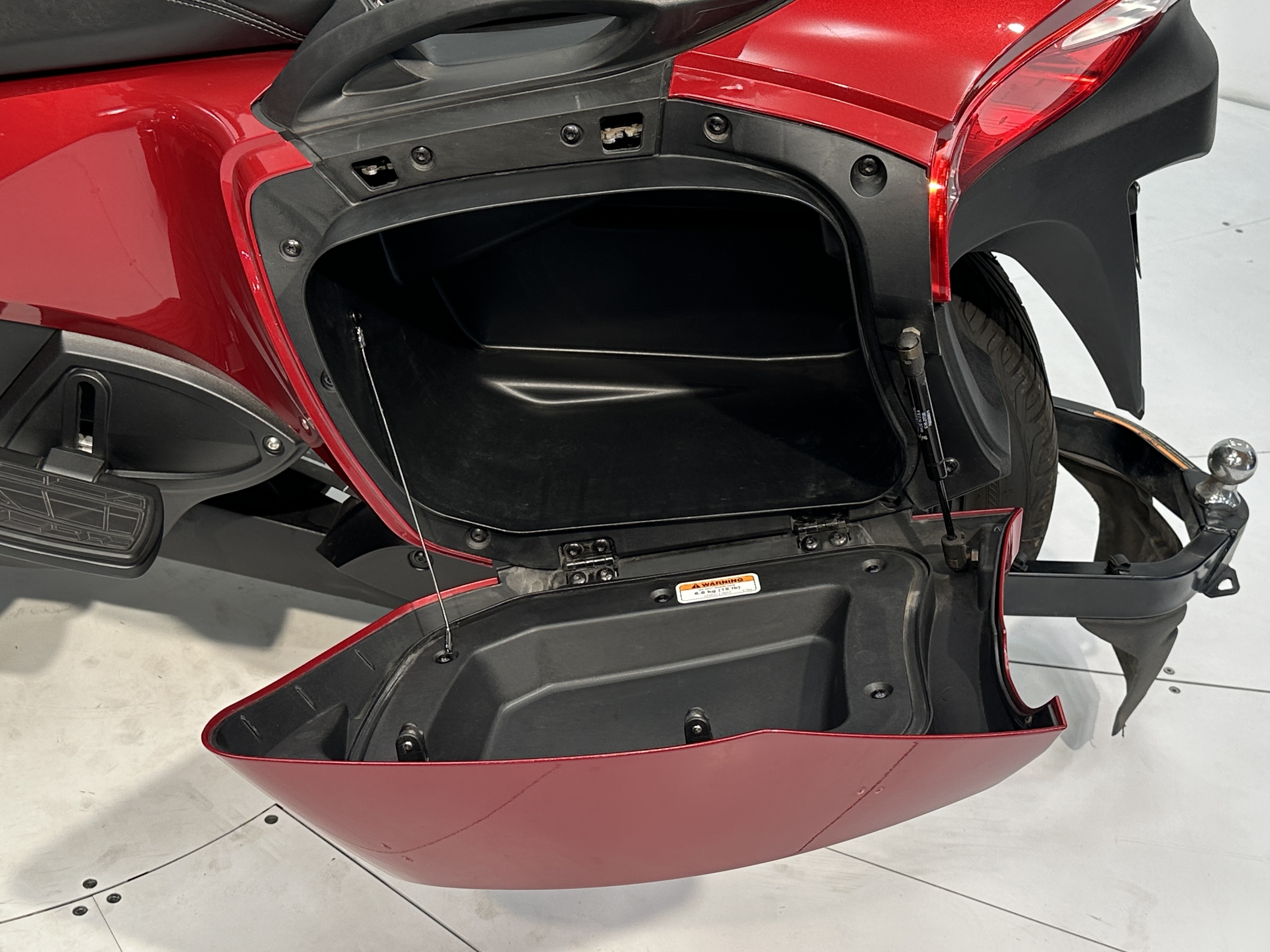 2016 Can-Am Spyder® RT-S SE6 - Photo 13