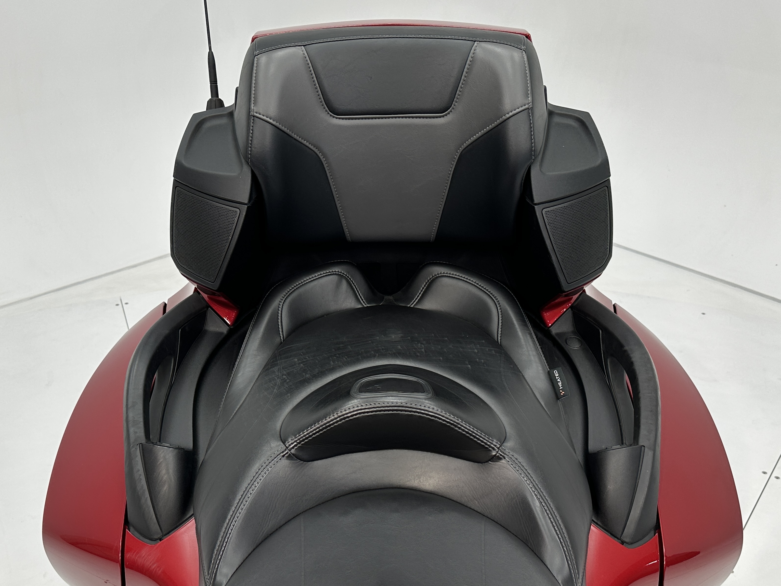 2016 Can-Am Spyder® RT-S SE6 - Photo 15