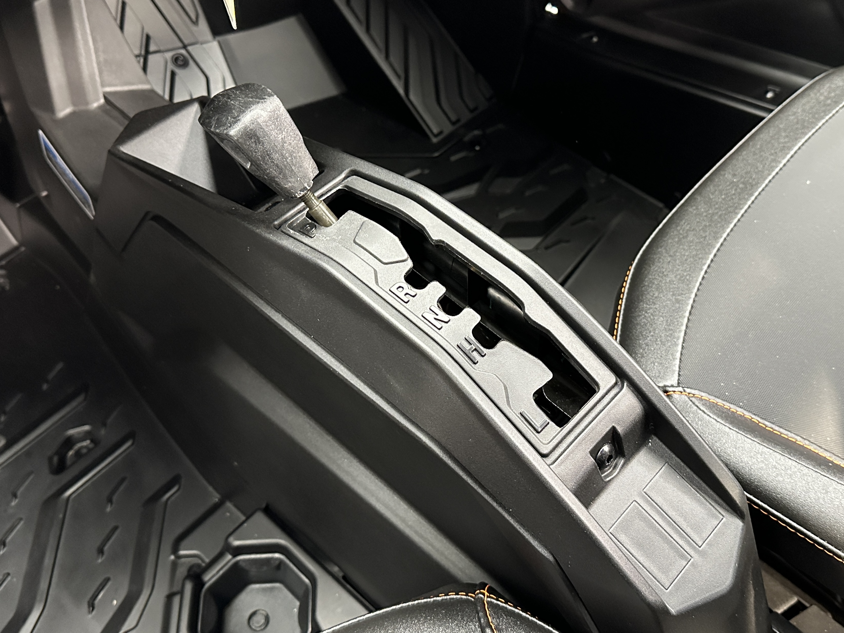 2025 Can-Am Commander MAX XT-P 1000R - Photo 10