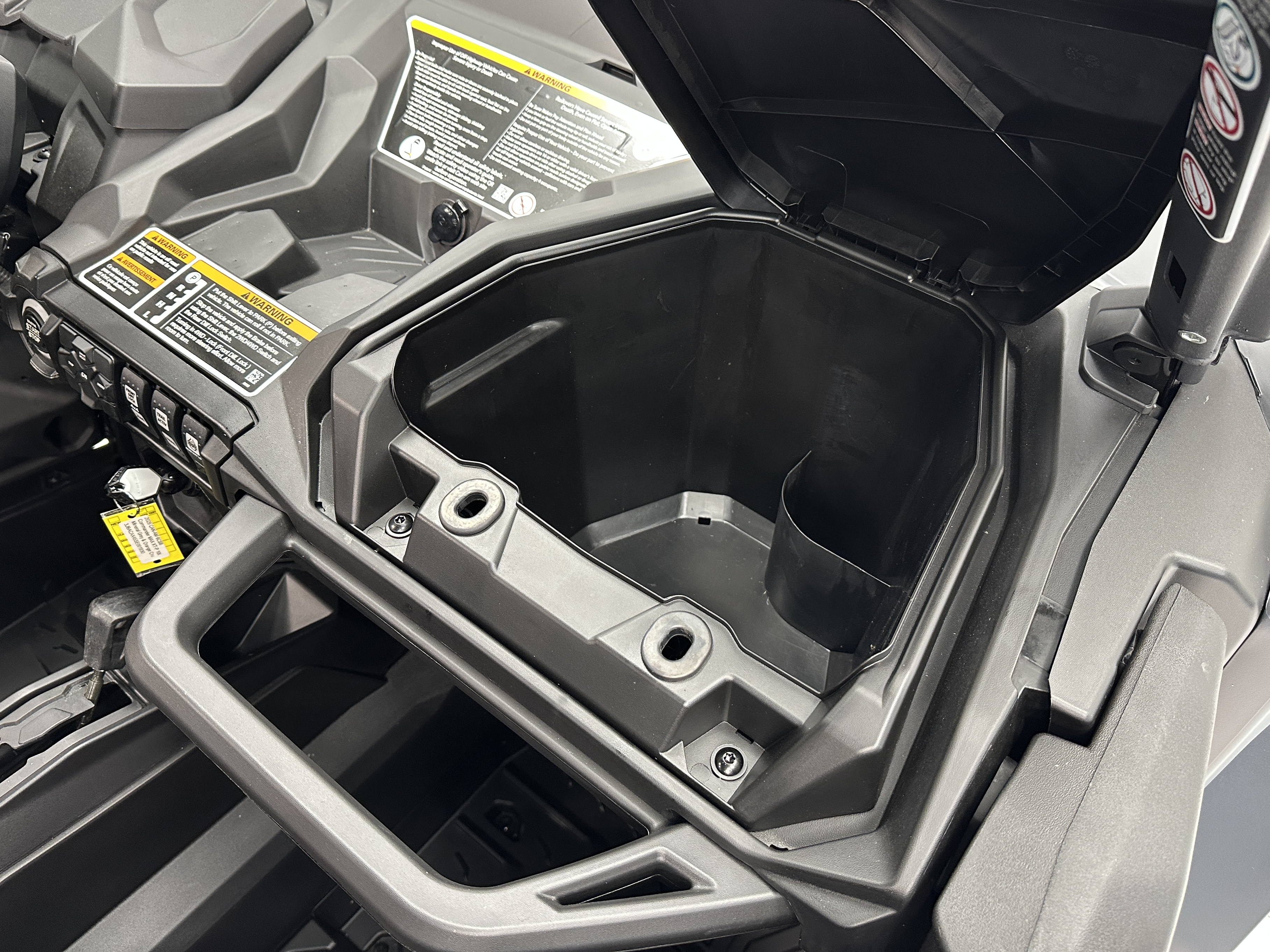 2025 Can-Am Commander MAX XT-P 1000R - Photo 12