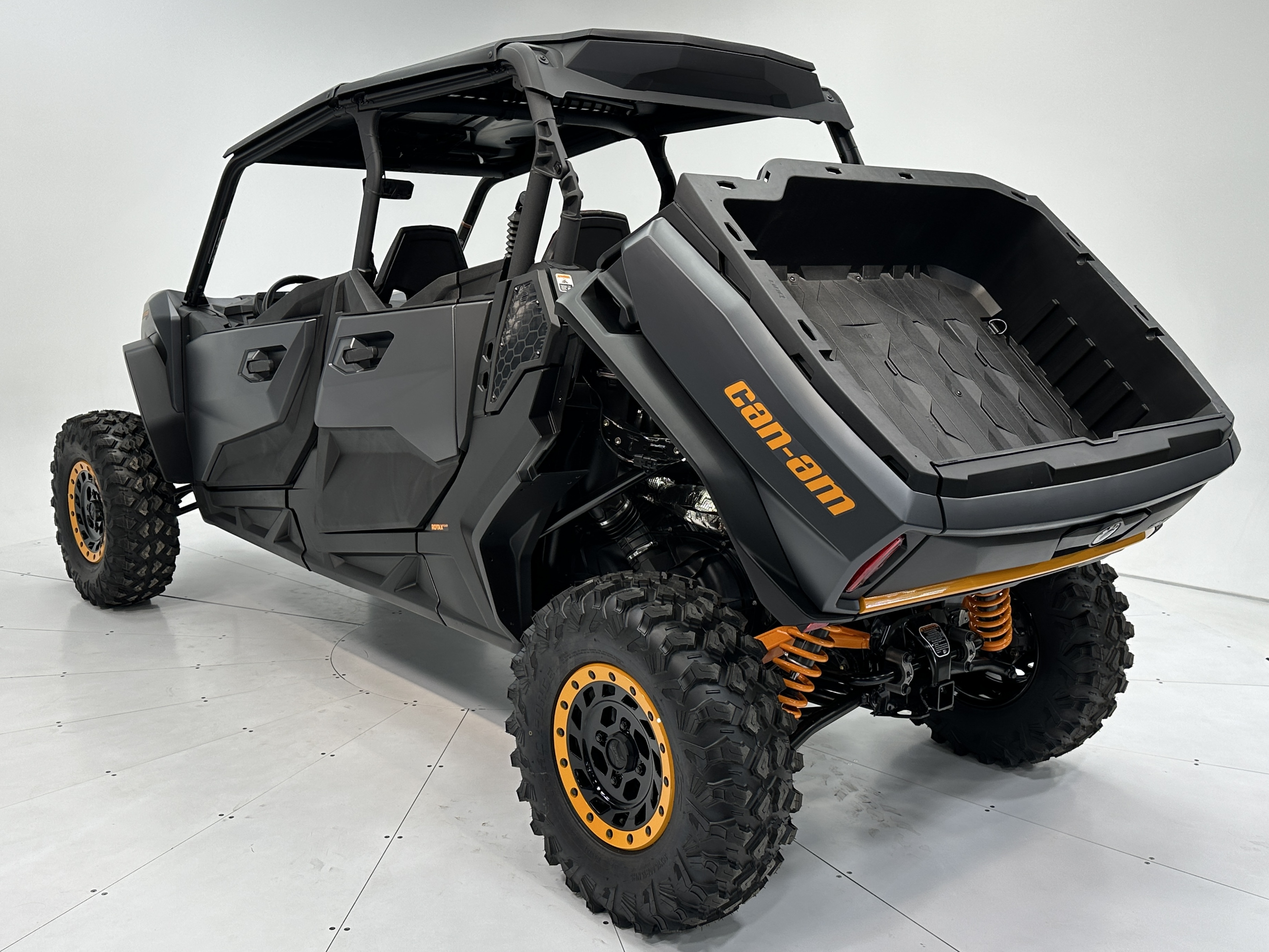 2025 Can-Am Commander MAX XT-P 1000R - Photo 16