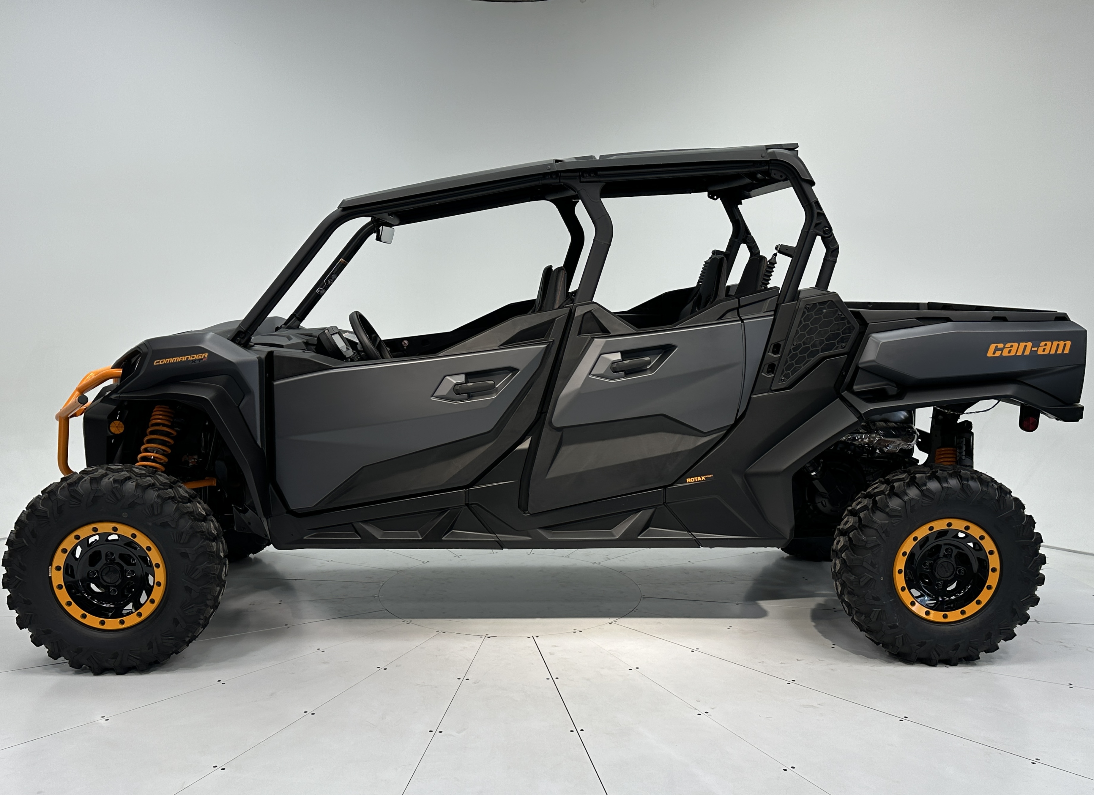 2025 Can-Am Commander MAX XT-P 1000R - Photo 3