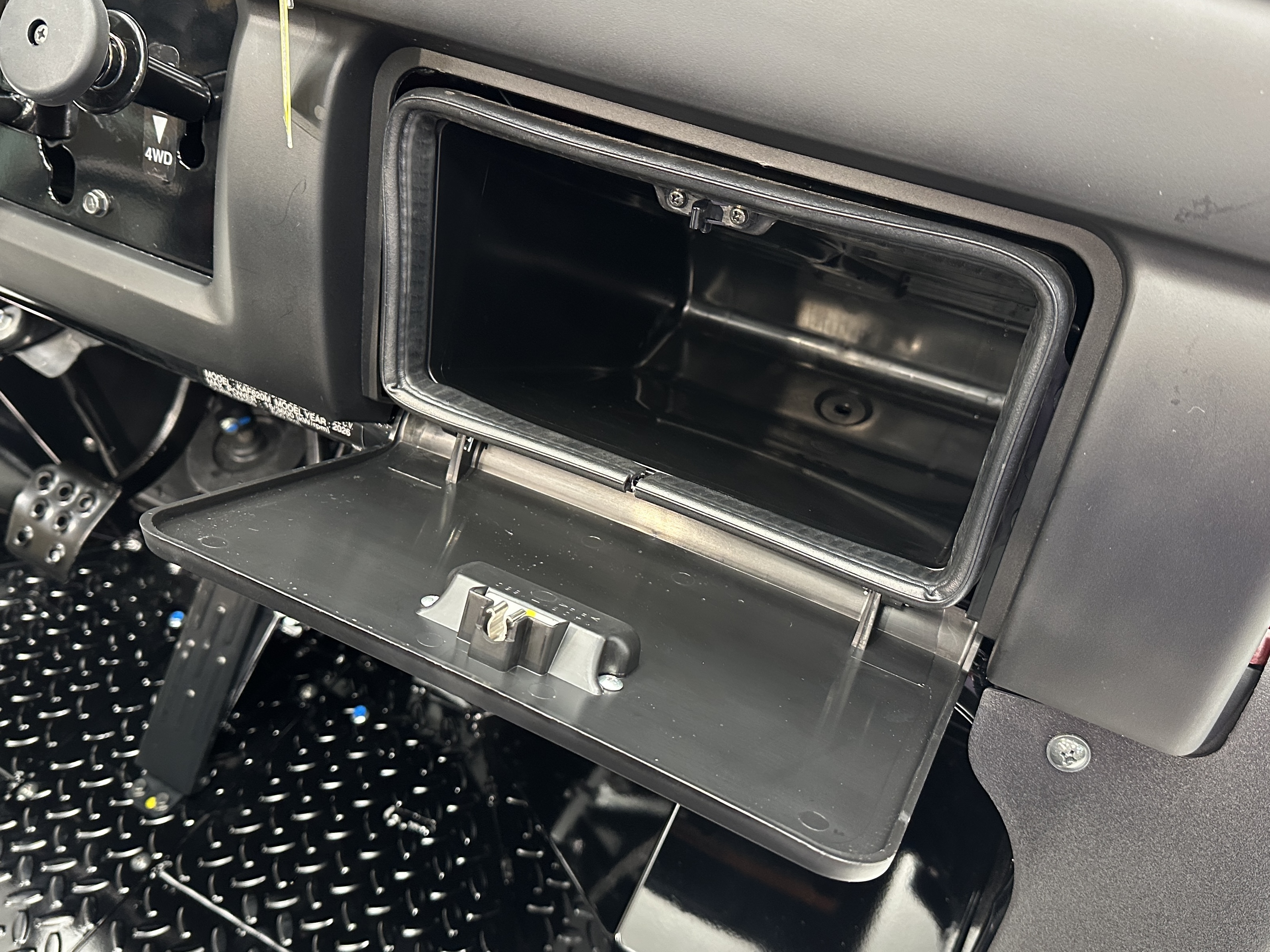 2026 Kawasaki MULE 4010 4X4 - Photo 9