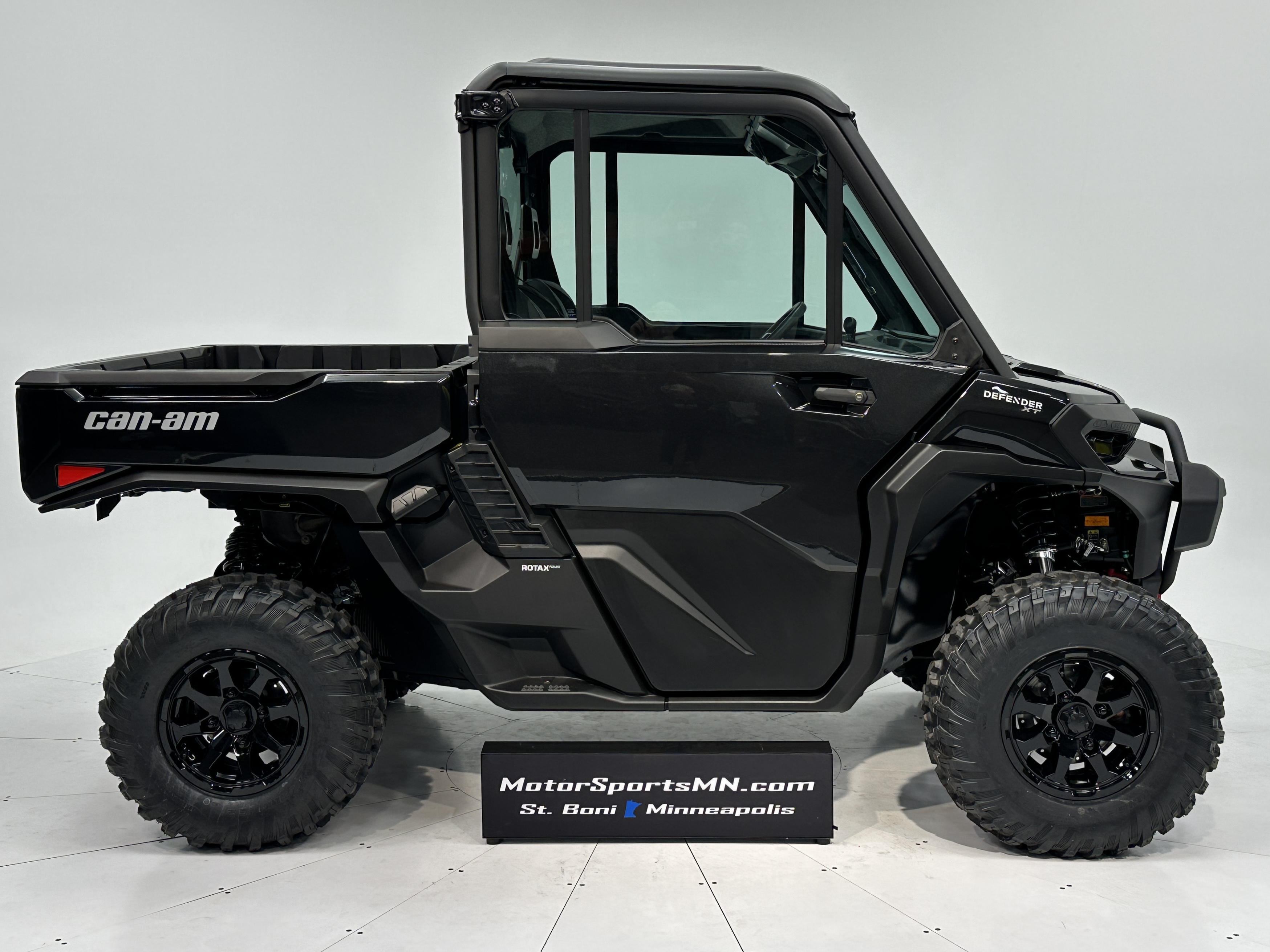 2026 Can-Am Defender XT CAB HD11 with 10.25 in. infotainment