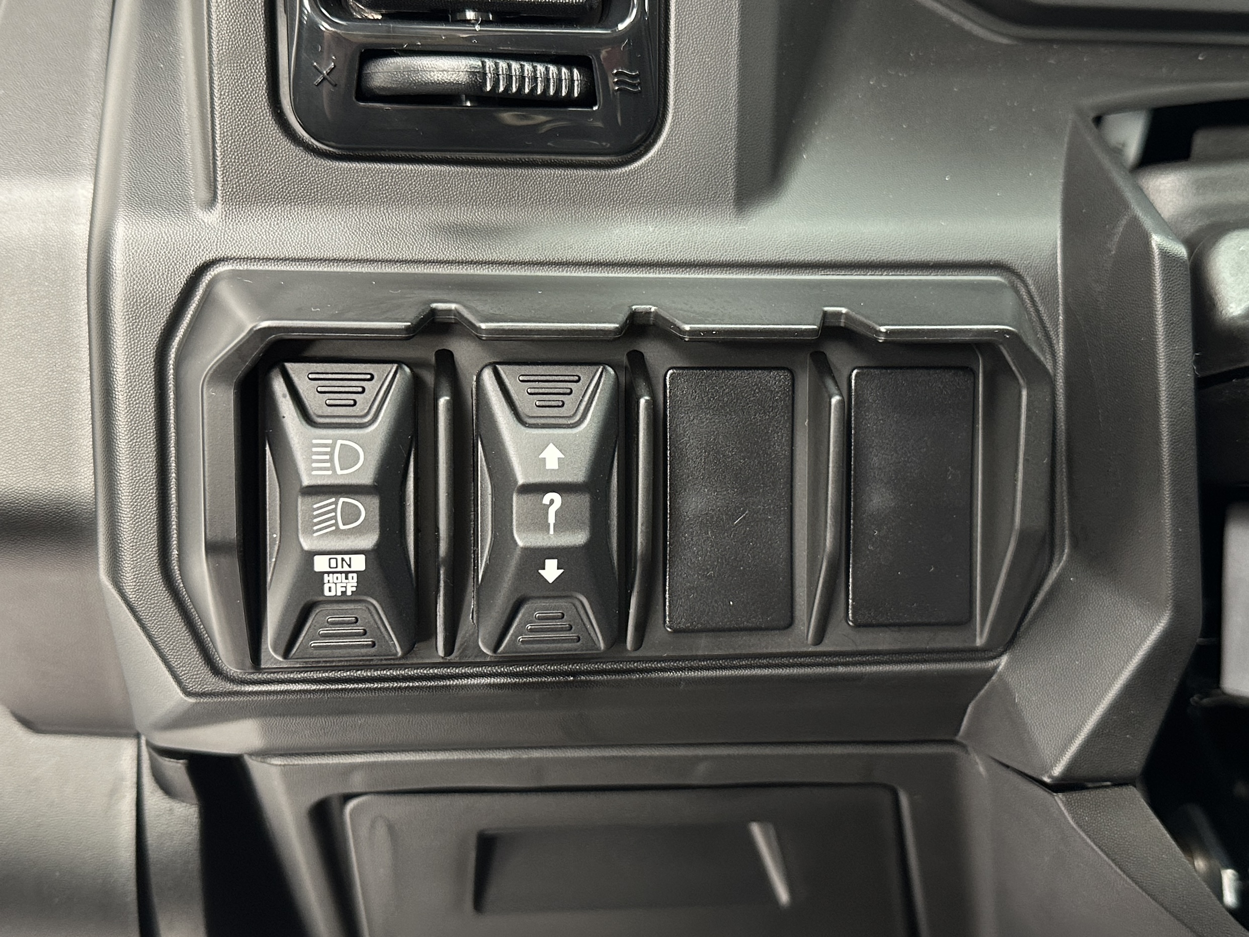 2026 Can-Am Defender XT CAB HD11 with 10.25 in. infotainment - Photo 12