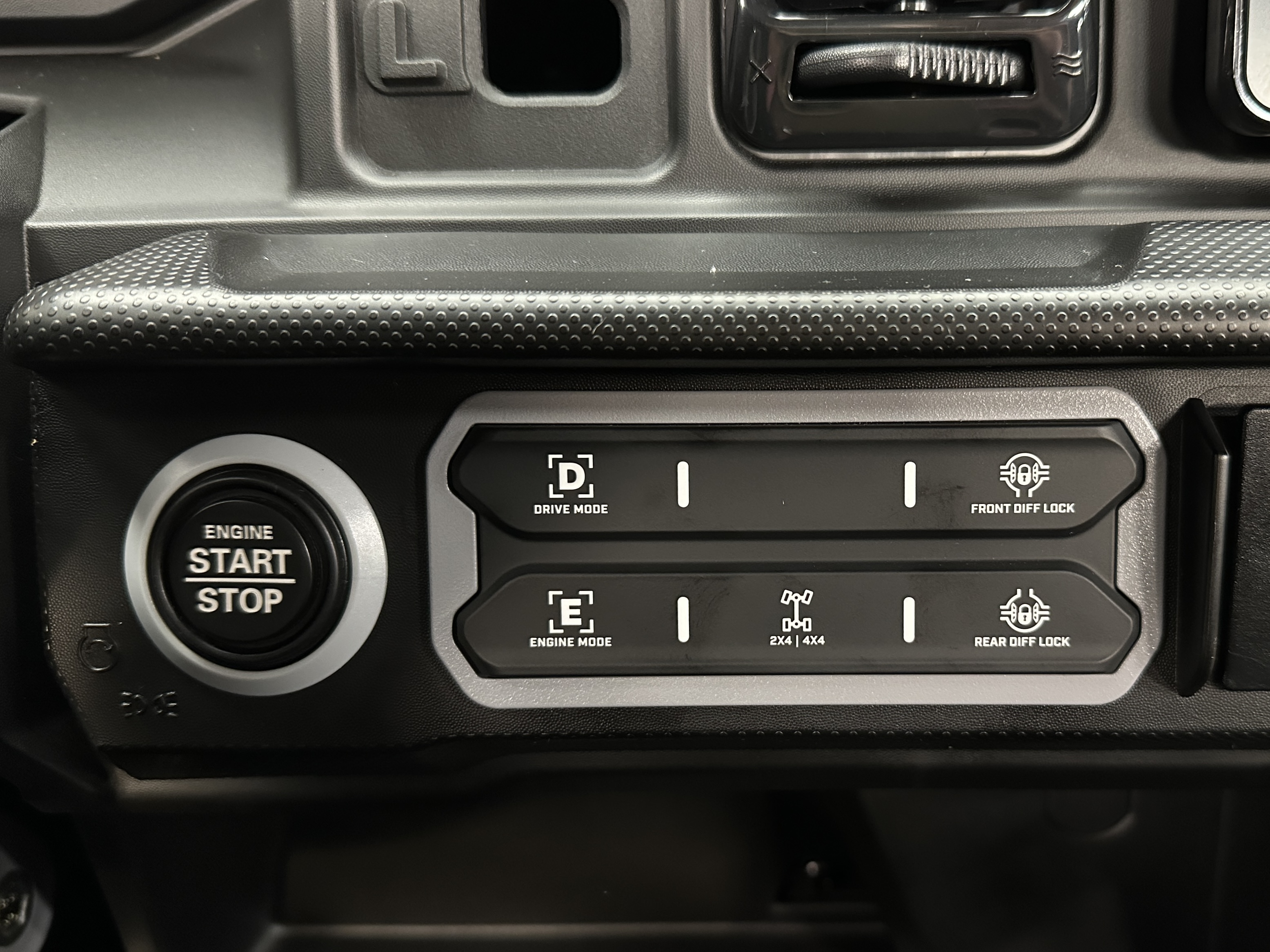 2026 Can-Am Defender XT CAB HD11 with 10.25 in. infotainment - Photo 10