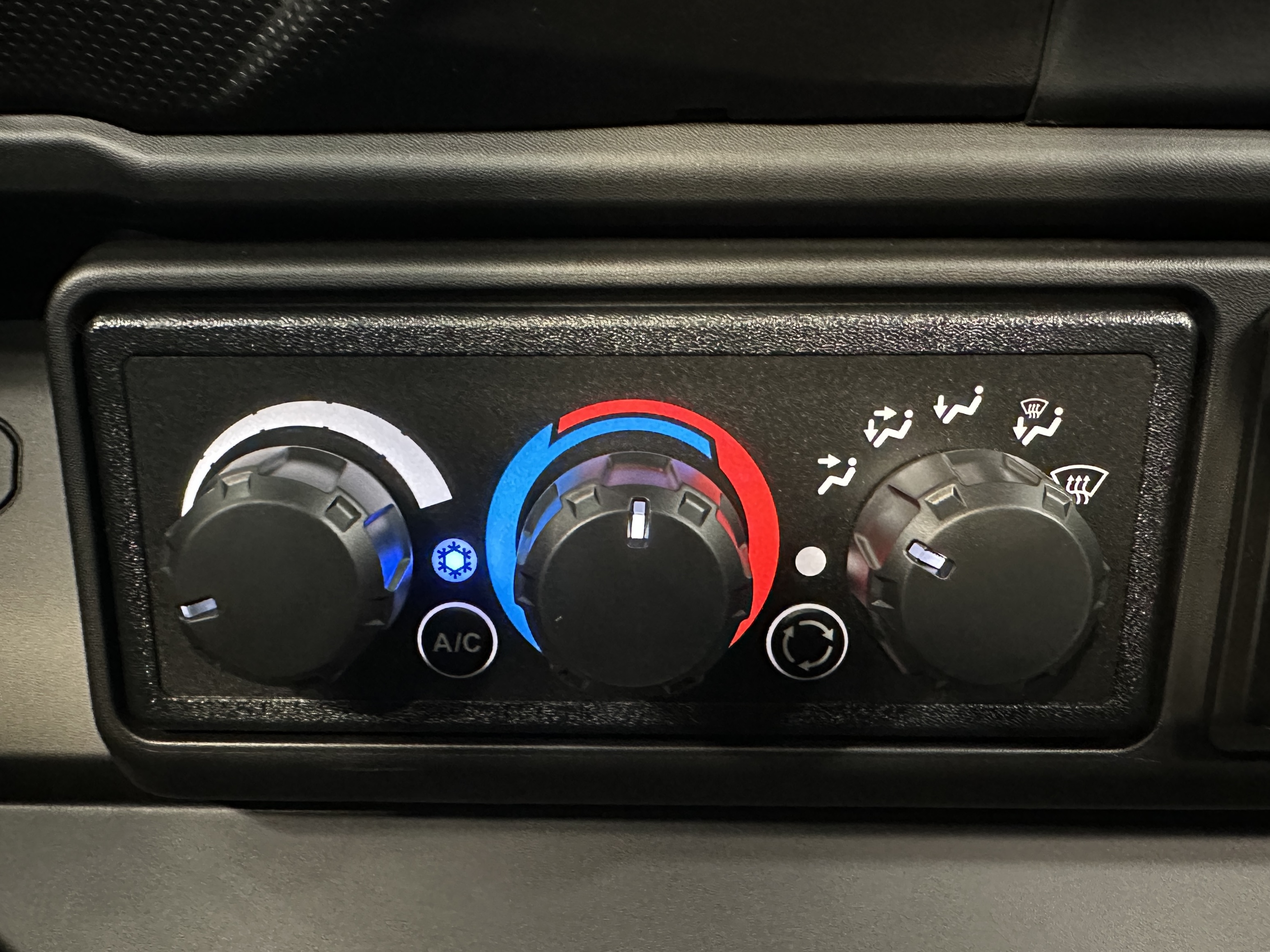 2026 Can-Am Defender XT CAB HD11 with 10.25 in. infotainment - Photo 11