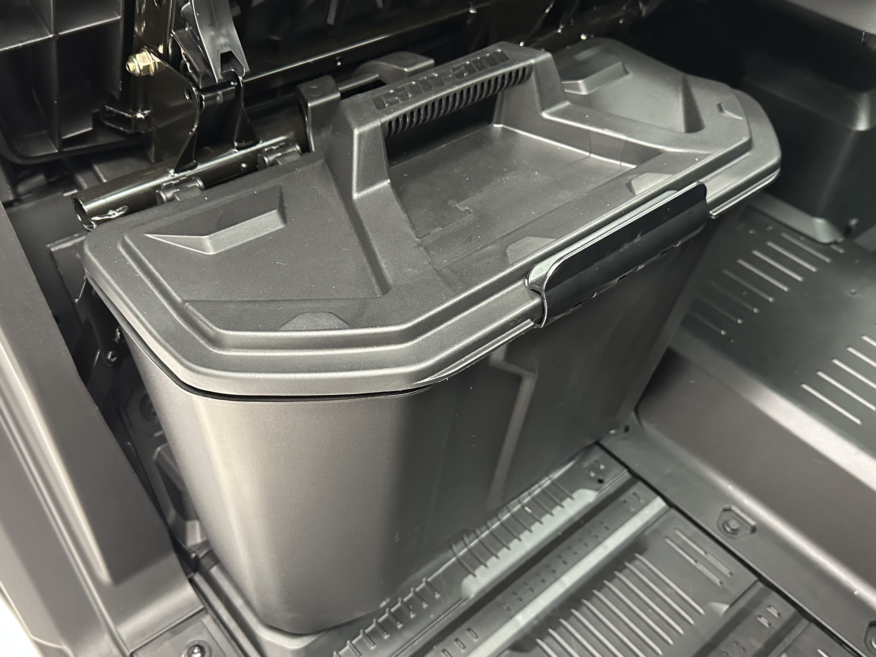 2026 Can-Am Defender XT CAB HD11 with 10.25 in. infotainment - Photo 15