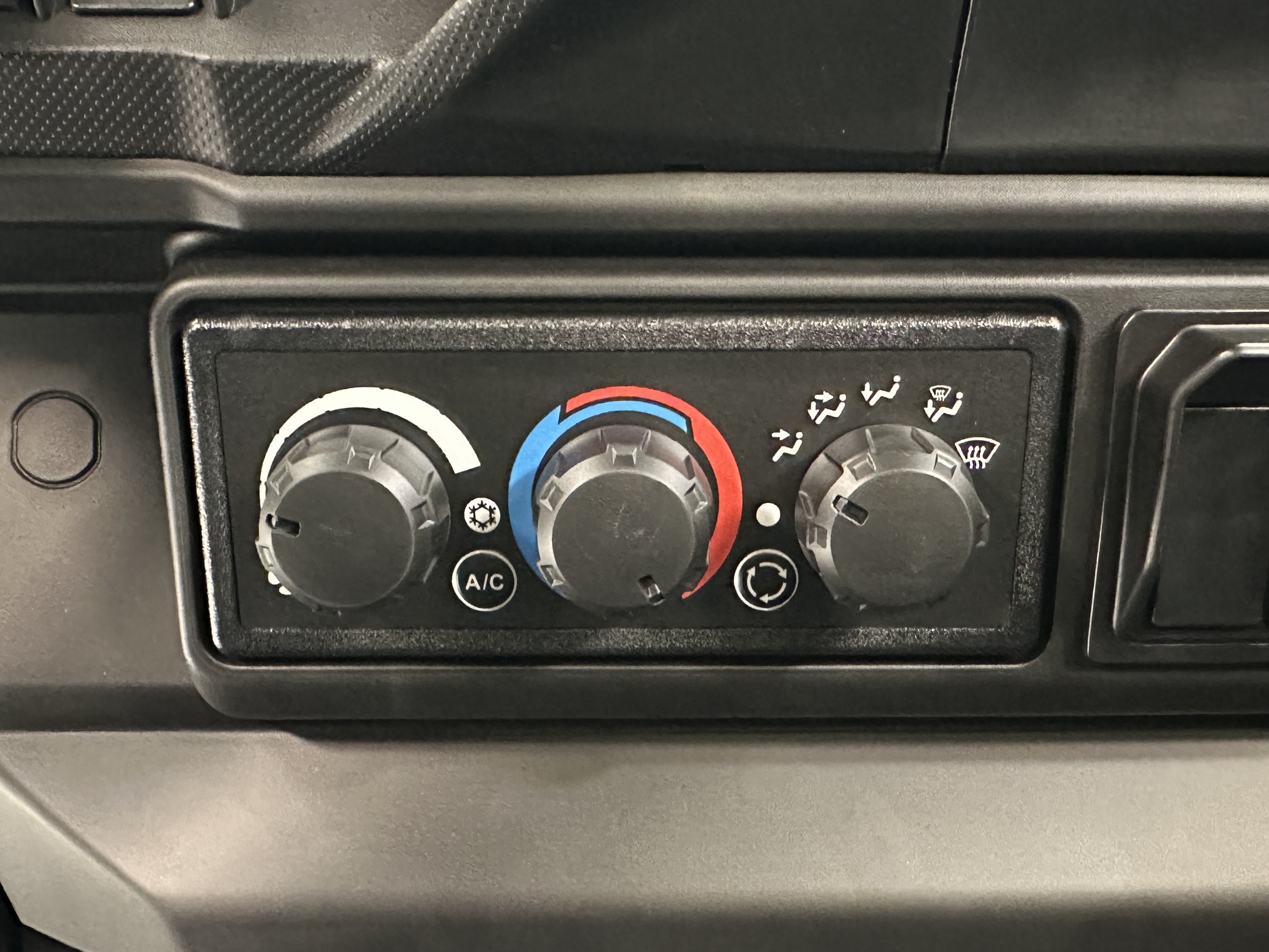 2026 Can-Am Defender LIMITED CAB HD11 - Photo 11