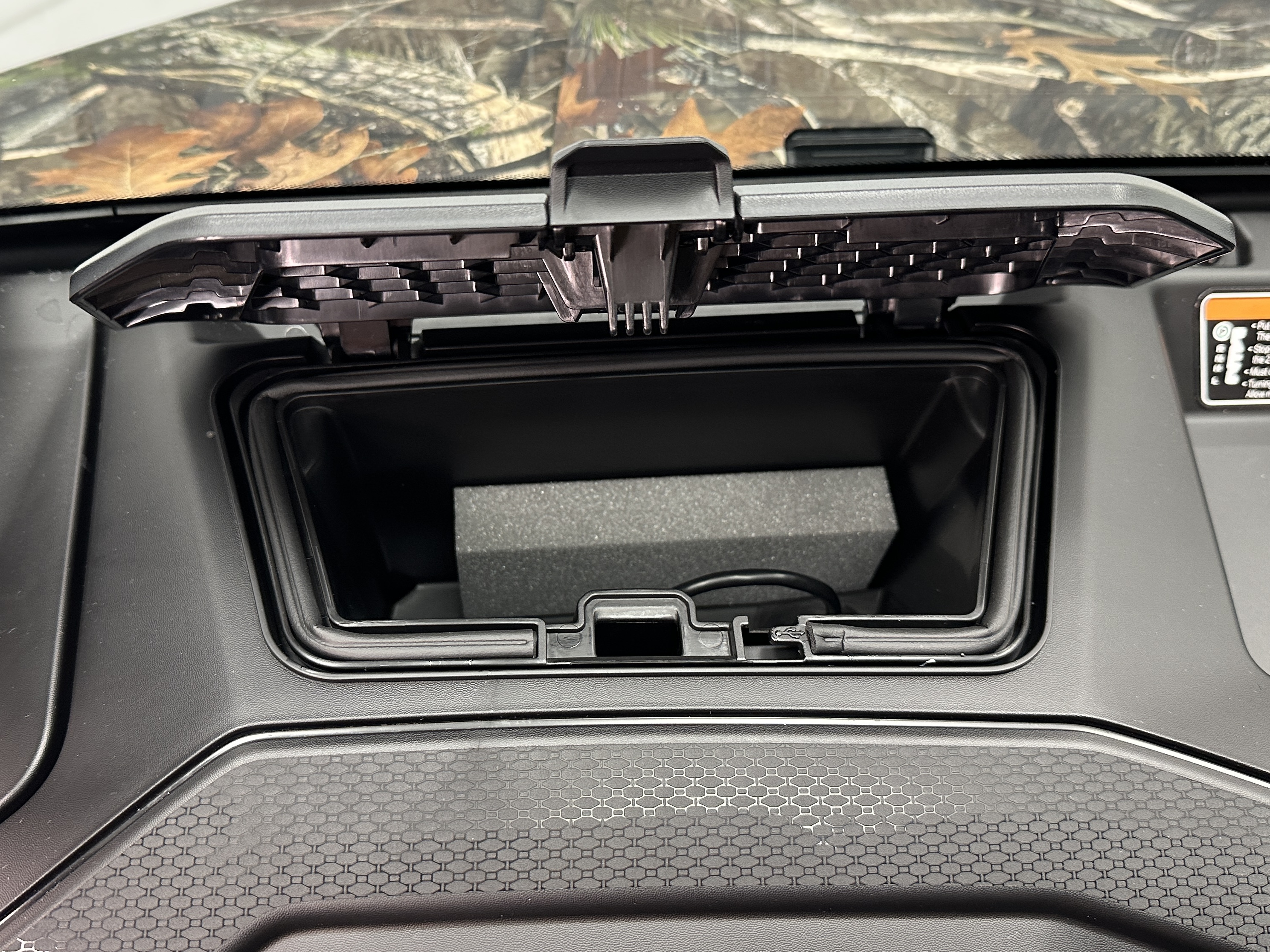 2026 Can-Am Defender LIMITED CAB HD11 - Photo 13