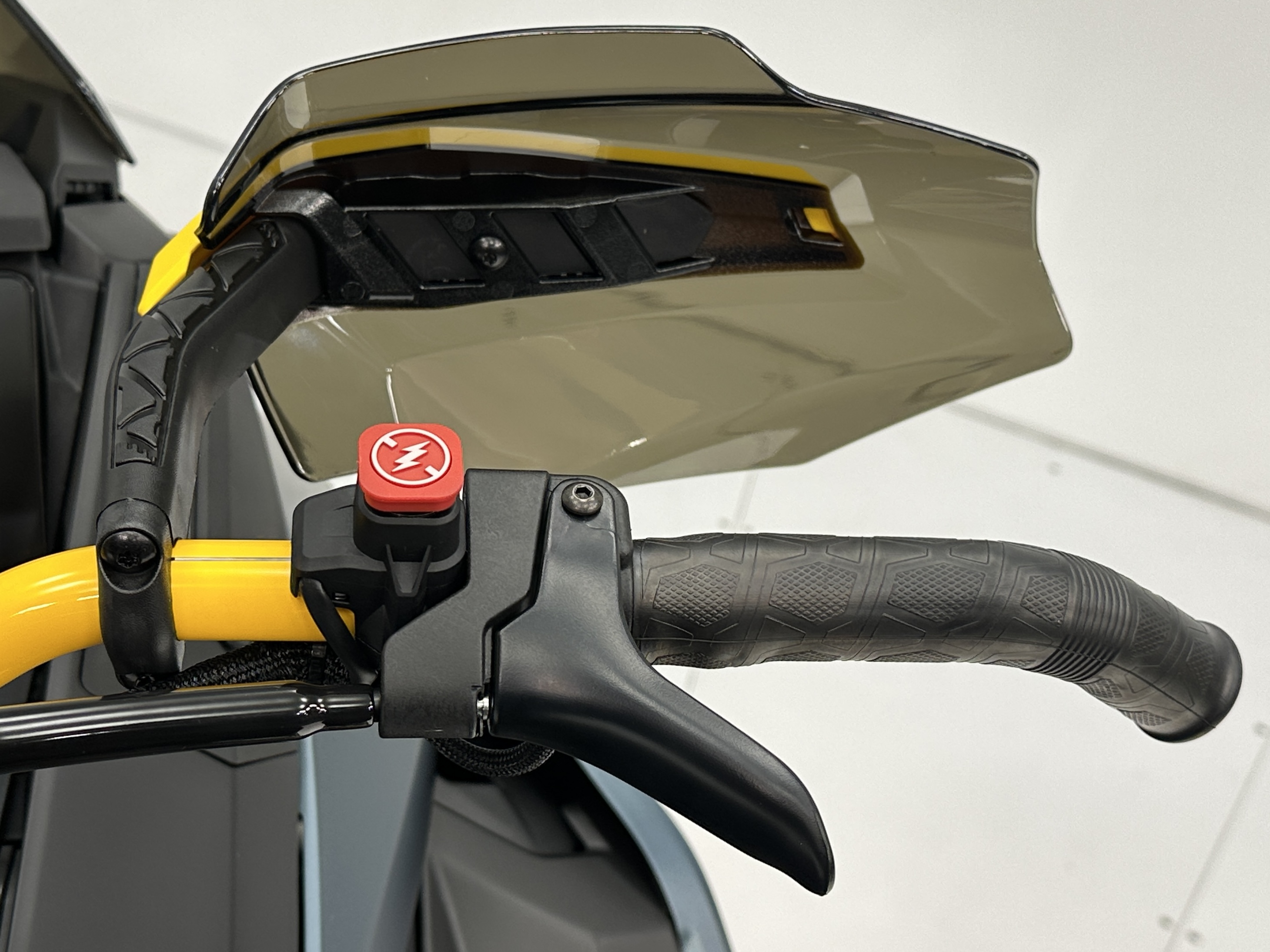 2026 Ski-Doo MXZ X-RS 137 850 E-TEC Ice Ripper XT 1.5" E.S.  w/ 10.25" Touchscreen - Photo 8
