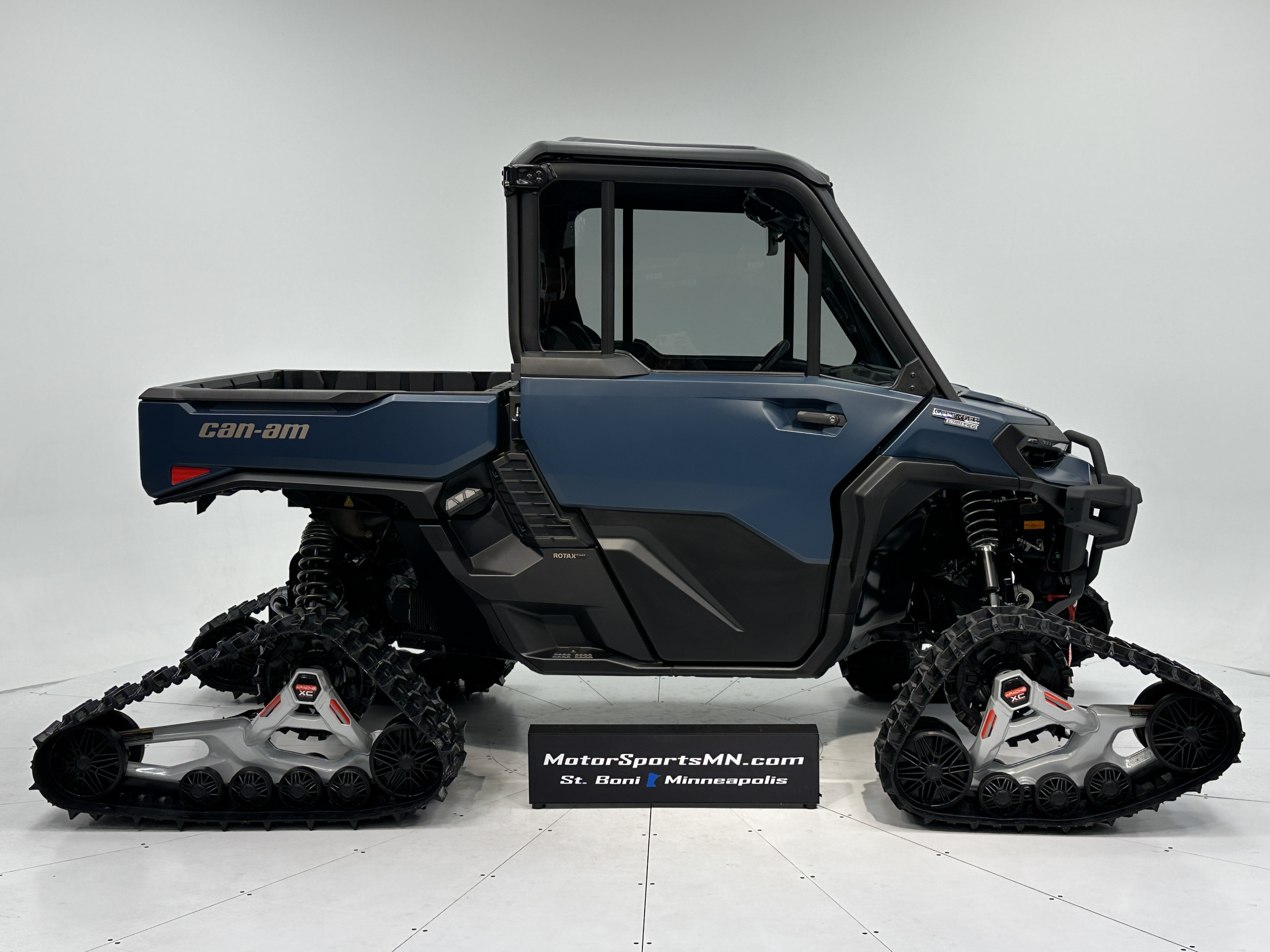 2026 Can-Am Defender LIMITED CAB HD11 Accessorized Demonstrator