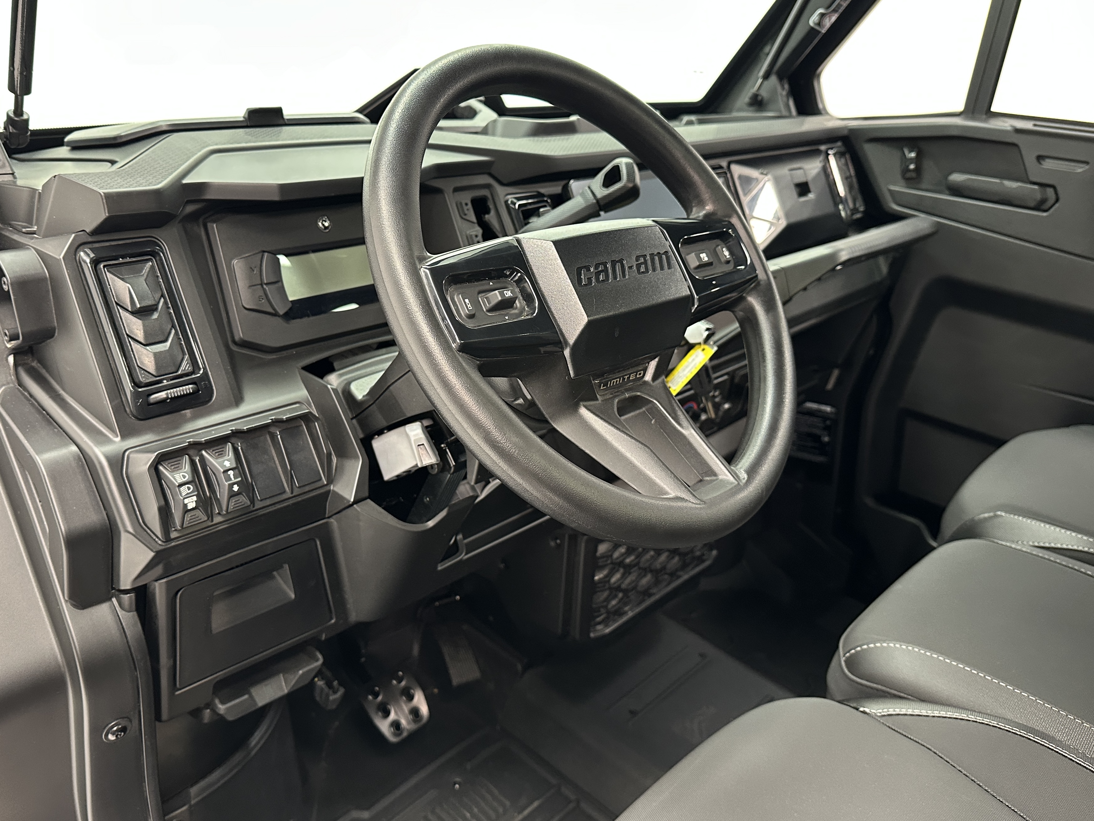 2026 Can-Am Defender LIMITED CAB HD11 Accessorized Demonstrator - Photo 5