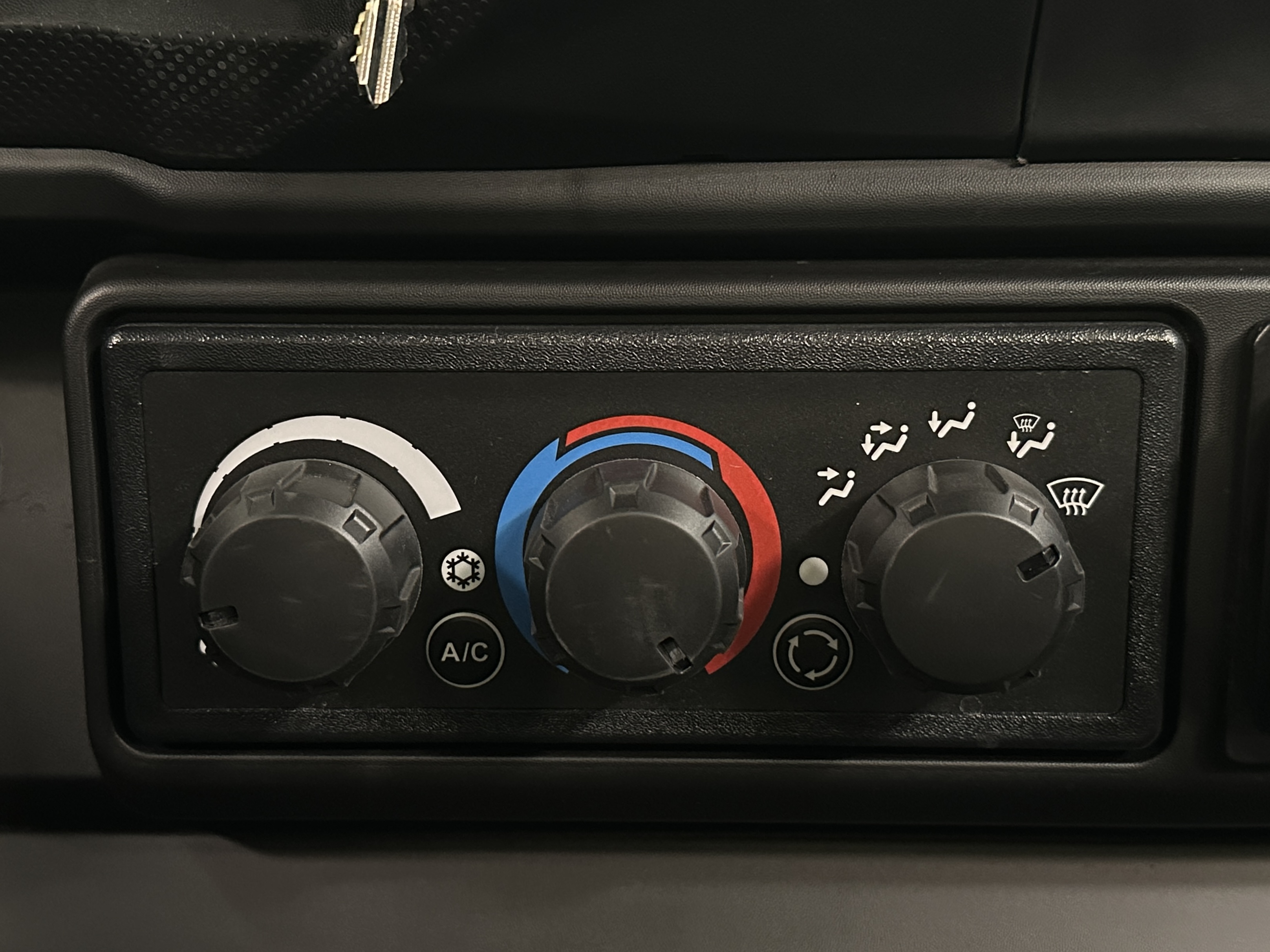 2026 Can-Am Defender LIMITED CAB HD11 Accessorized Demonstrator - Photo 11