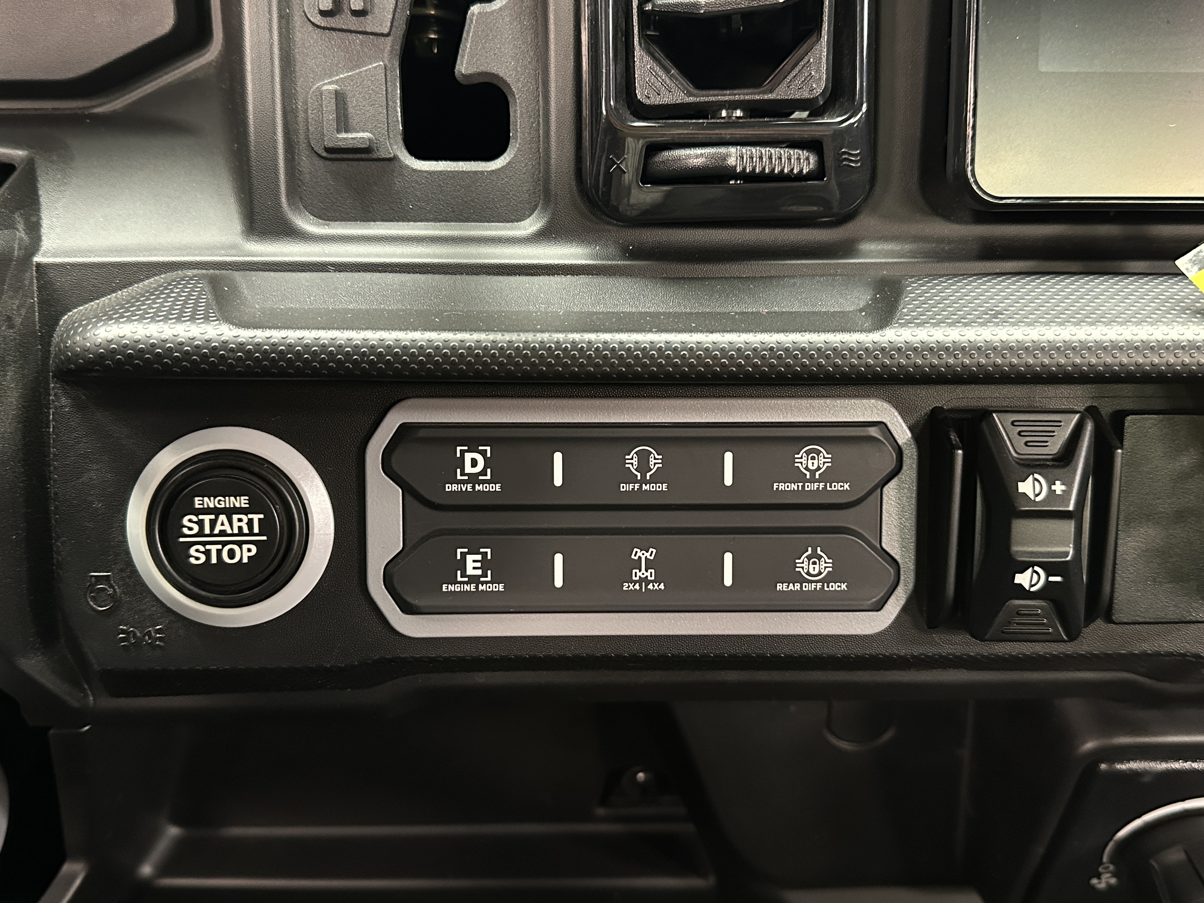 2026 Can-Am Defender LIMITED CAB HD11 Accessorized Demonstrator - Photo 10