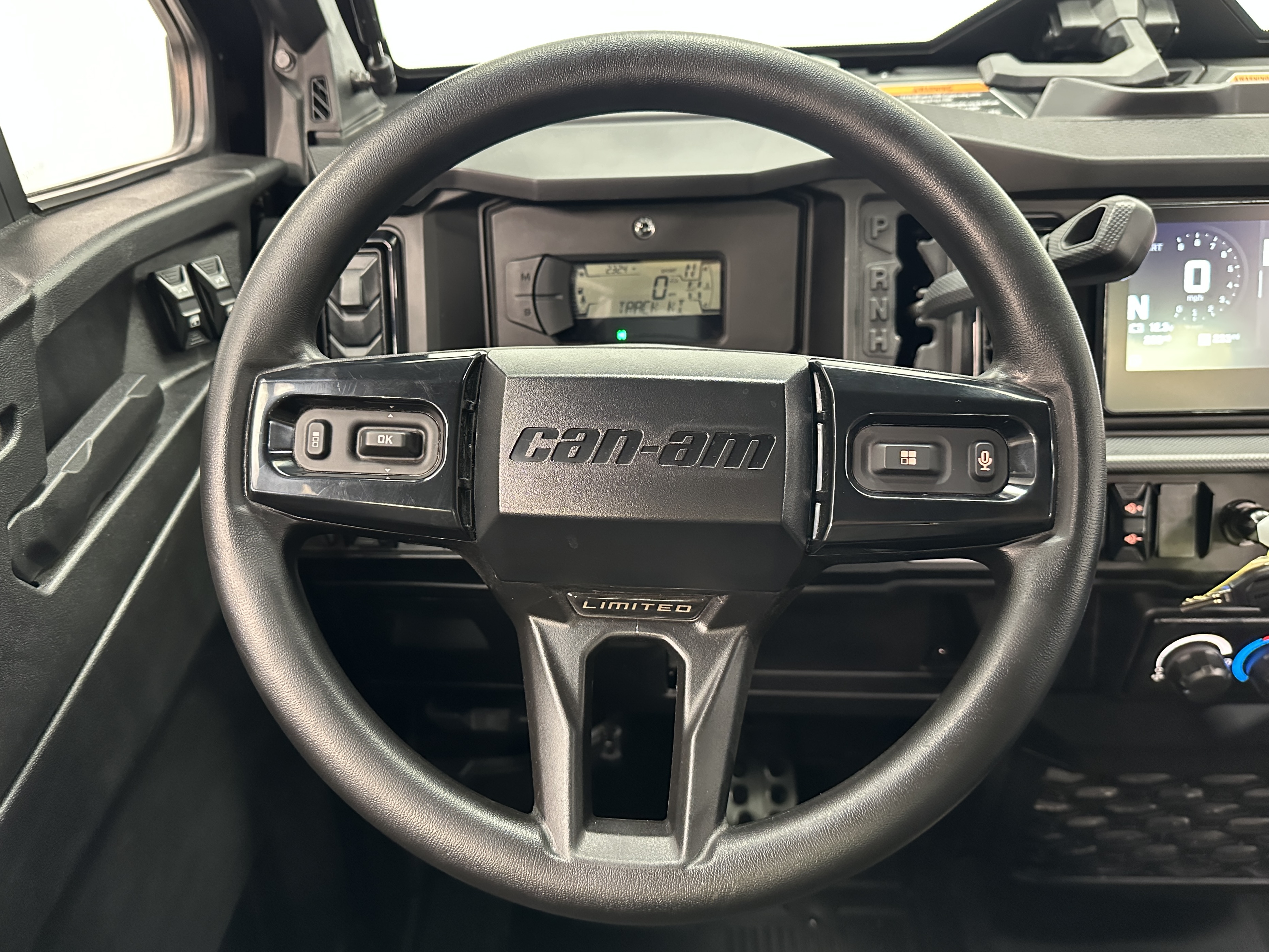 2026 Can-Am Defender LIMITED CAB HD11 Accessorized Demonstrator - Photo 9