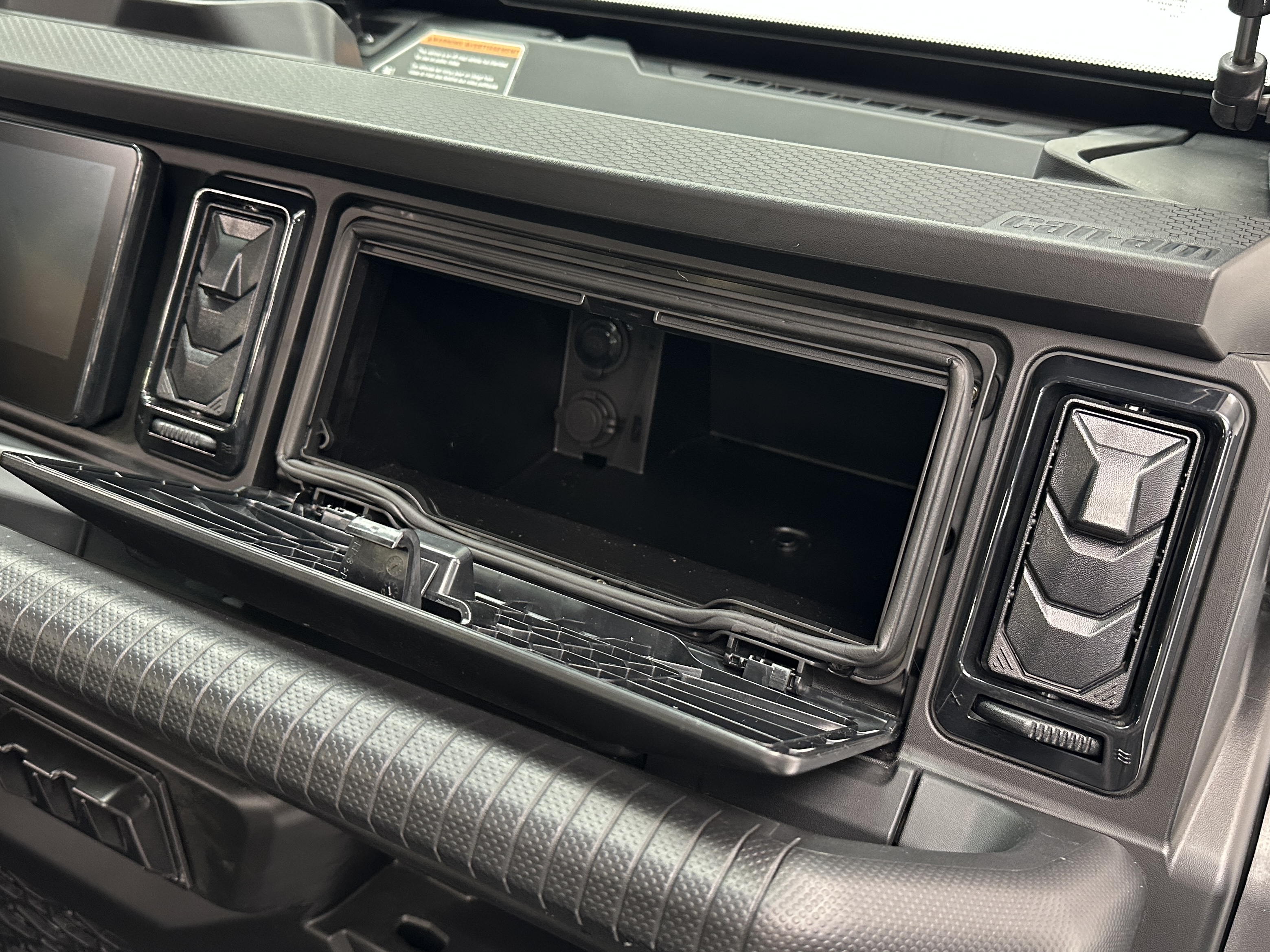 2026 Can-Am Defender LIMITED CAB HD11 Accessorized Demonstrator - Photo 14