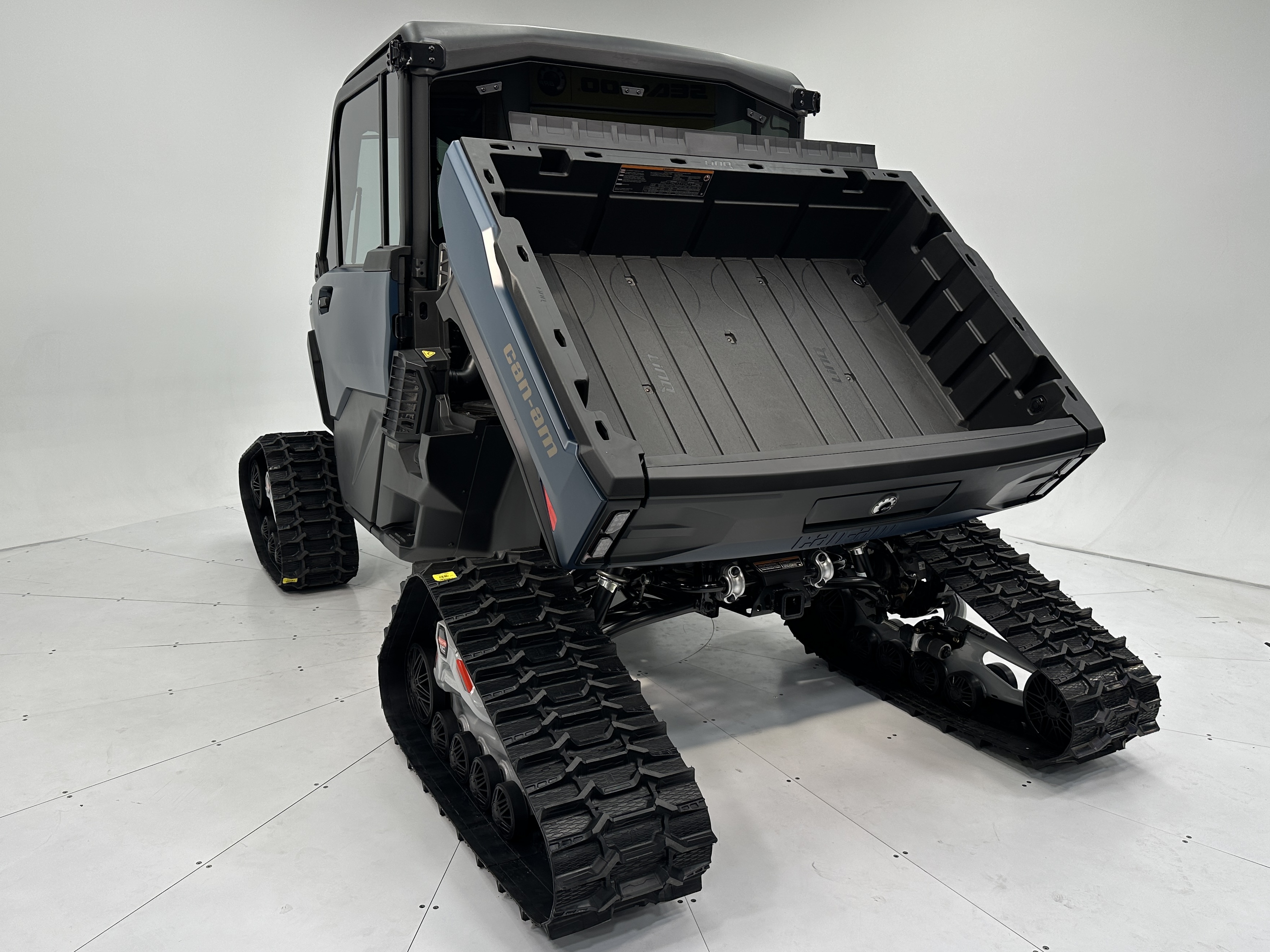 2026 Can-Am Defender LIMITED CAB HD11 Accessorized Demonstrator - Photo 18