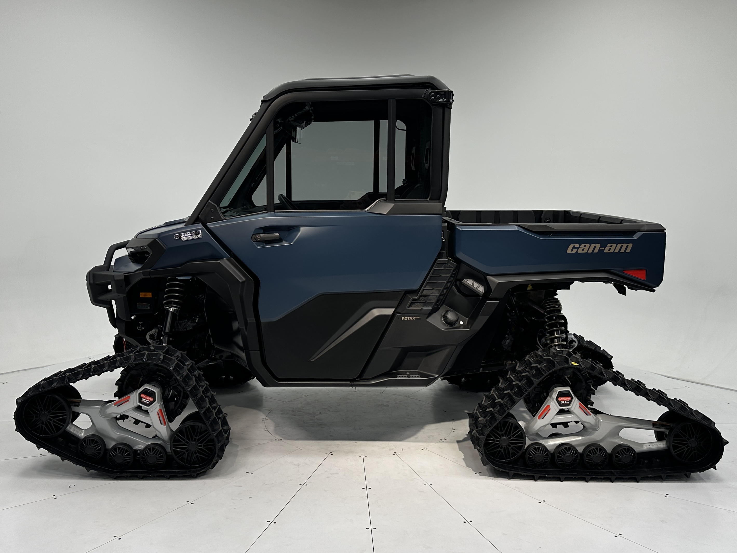 2026 Can-Am Defender LIMITED CAB HD11 Accessorized Demonstrator - Photo 3