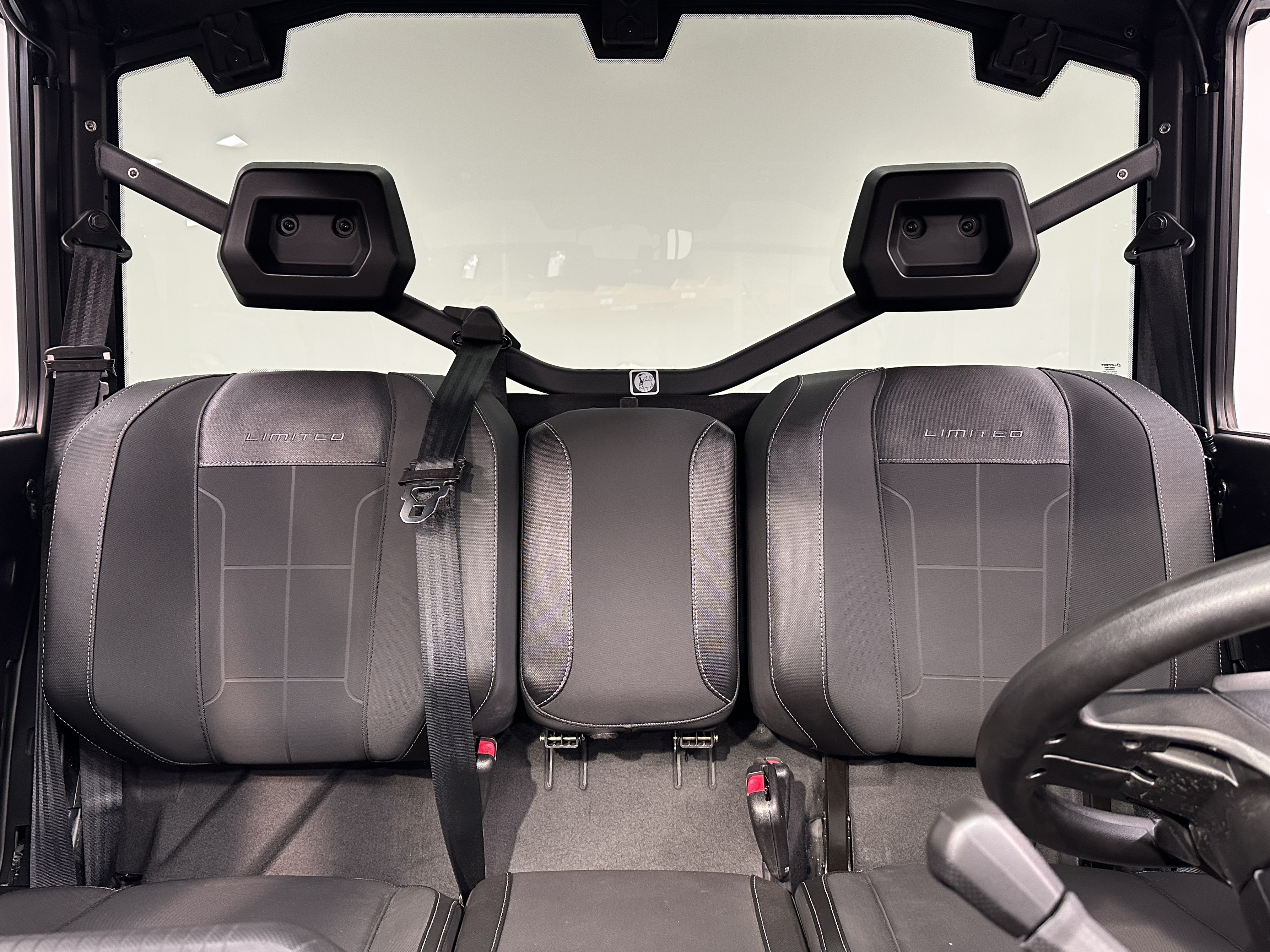 2026 Can-Am Defender LIMITED CAB HD11 Accessorized Demonstrator - Photo 17