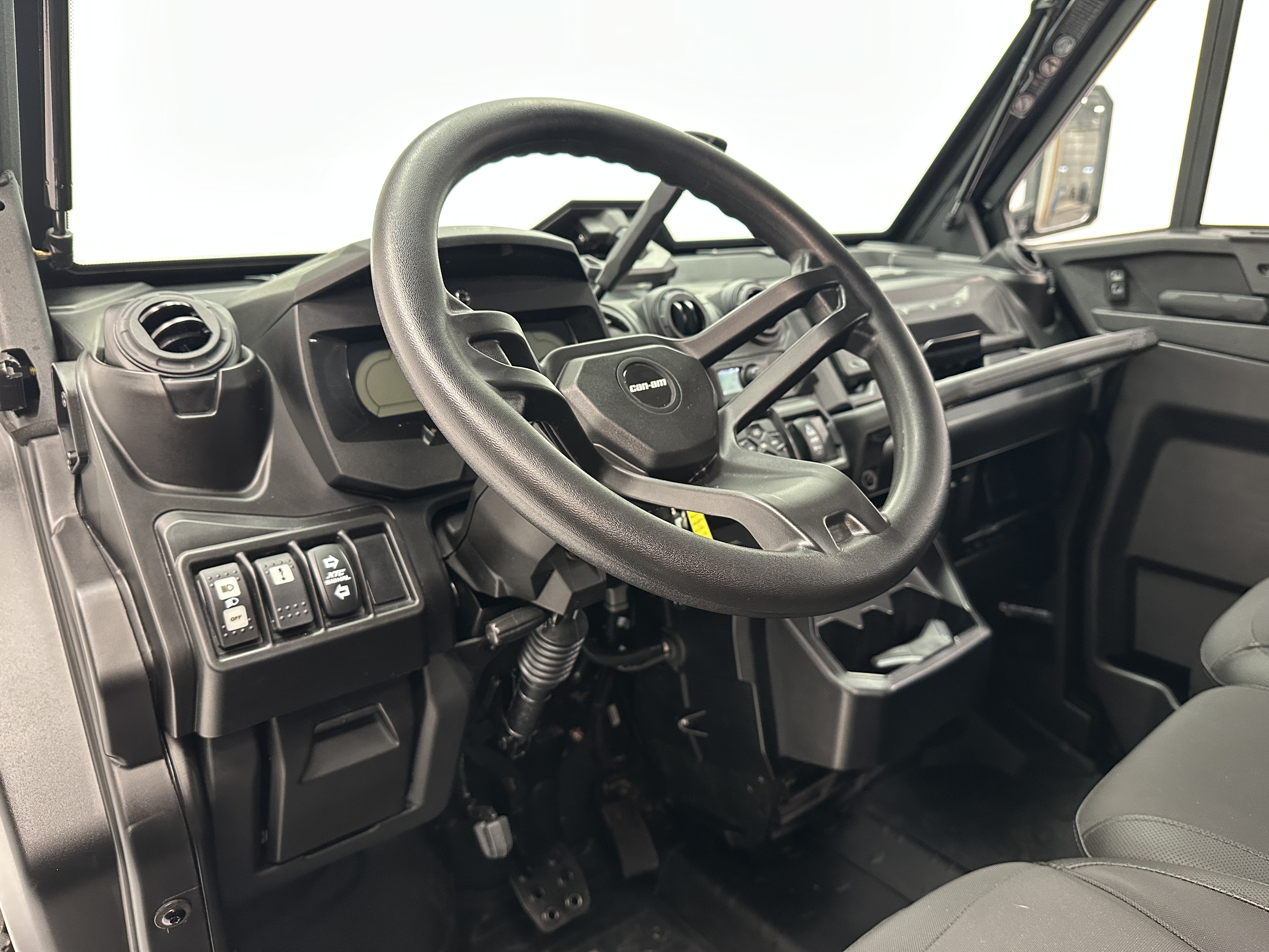 2025 Can-Am Defender MAX Limited CAB HD10 - Photo 5