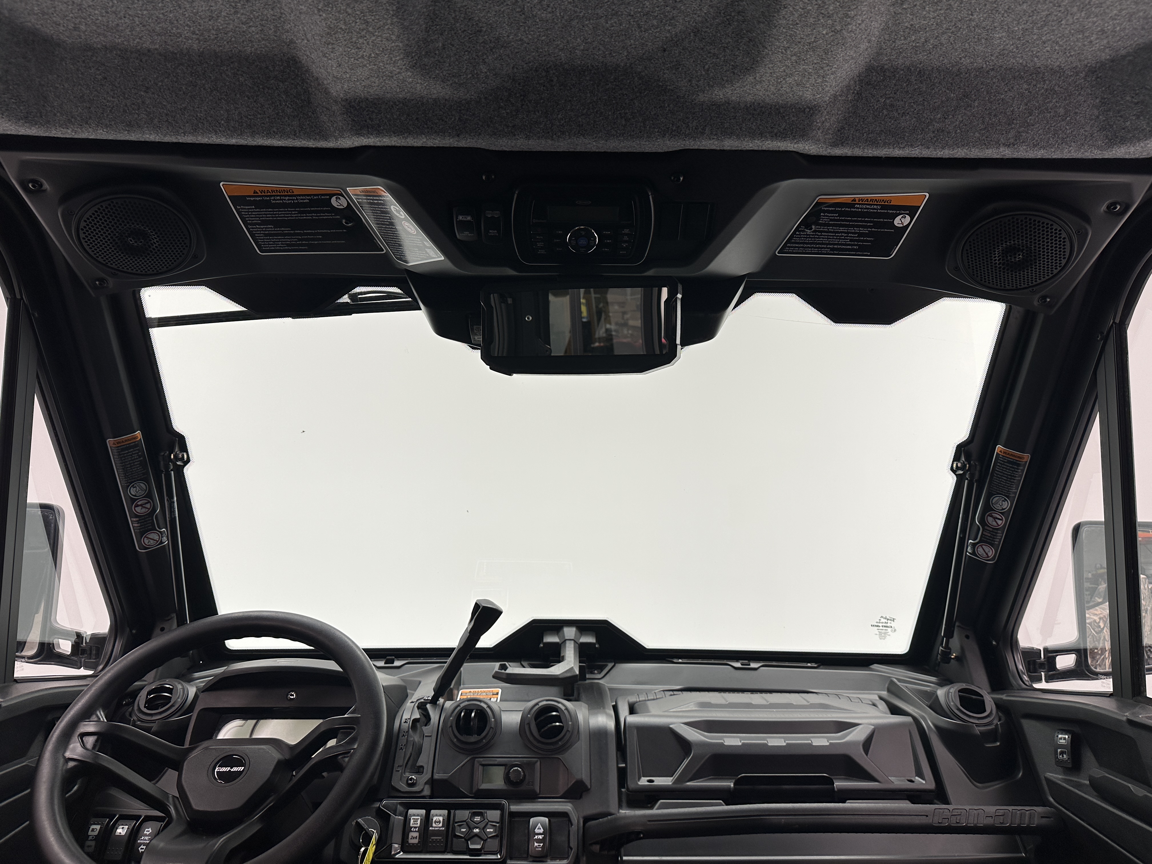 2025 Can-Am Defender MAX Limited CAB HD10 - Photo 10