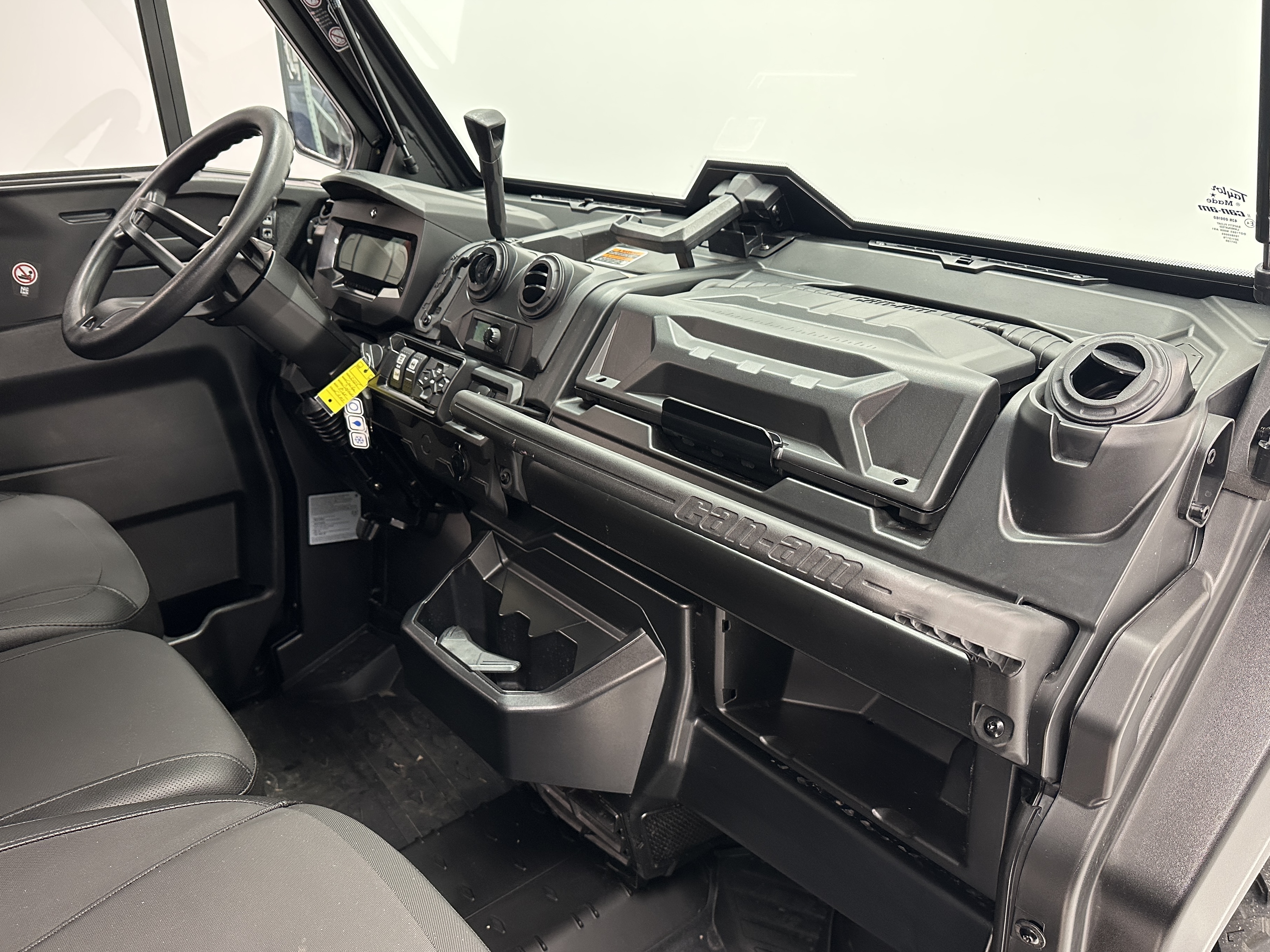 2025 Can-Am Defender MAX Limited CAB HD10 - Photo 6
