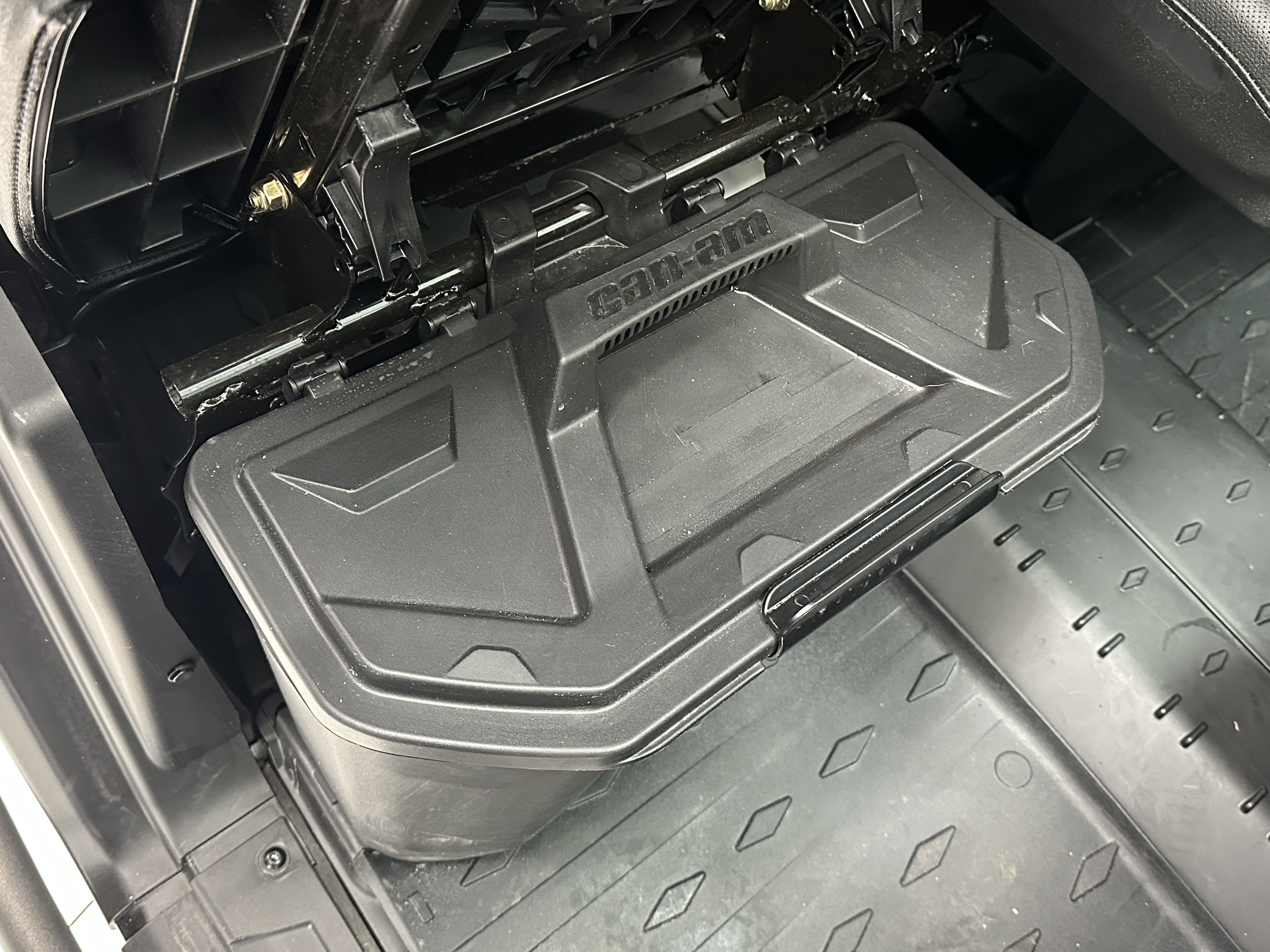 2025 Can-Am Defender MAX Limited CAB HD10 - Photo 13